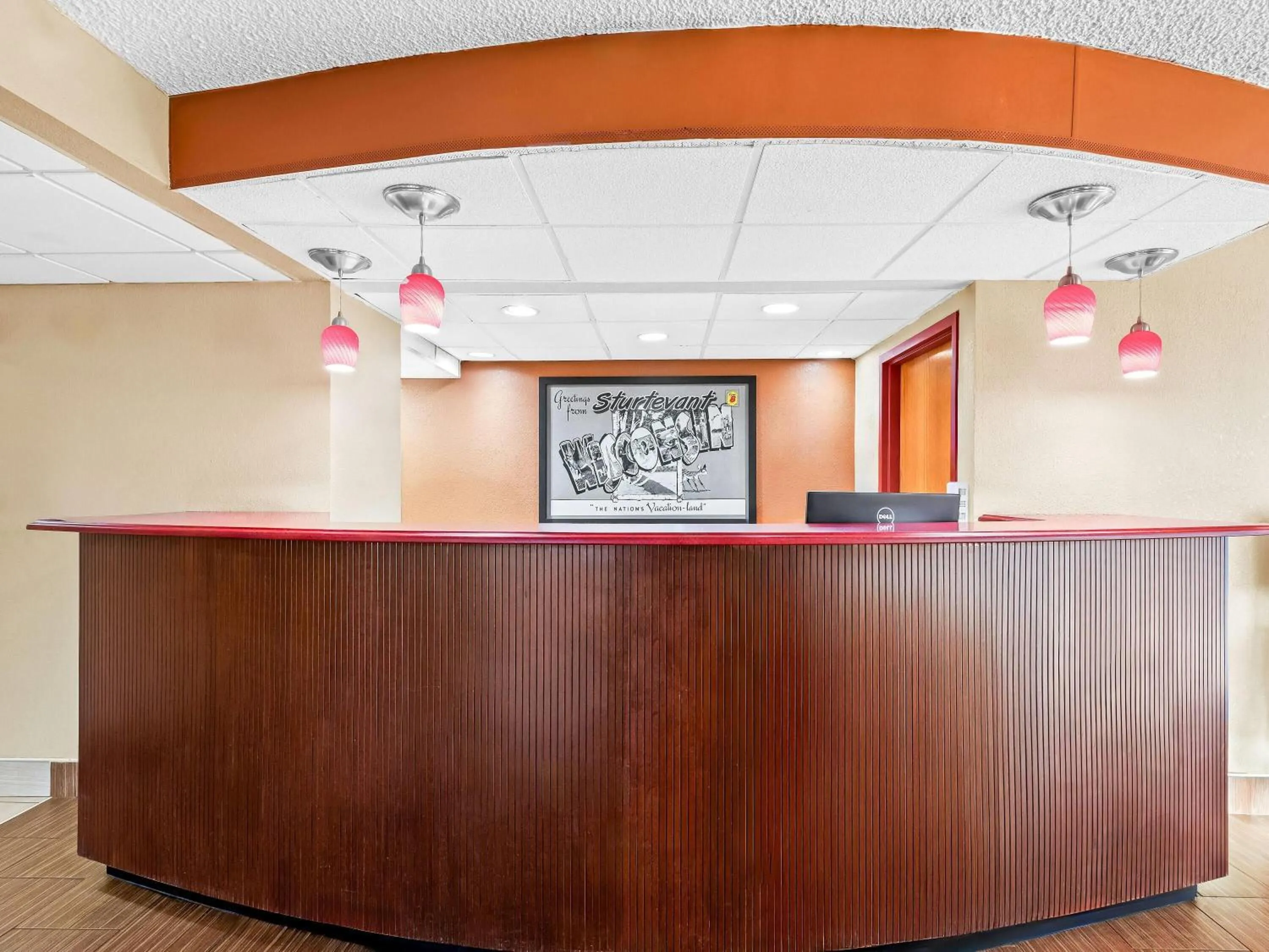 Lobby or reception in Super 8 by Wyndham Sturtevant Racine