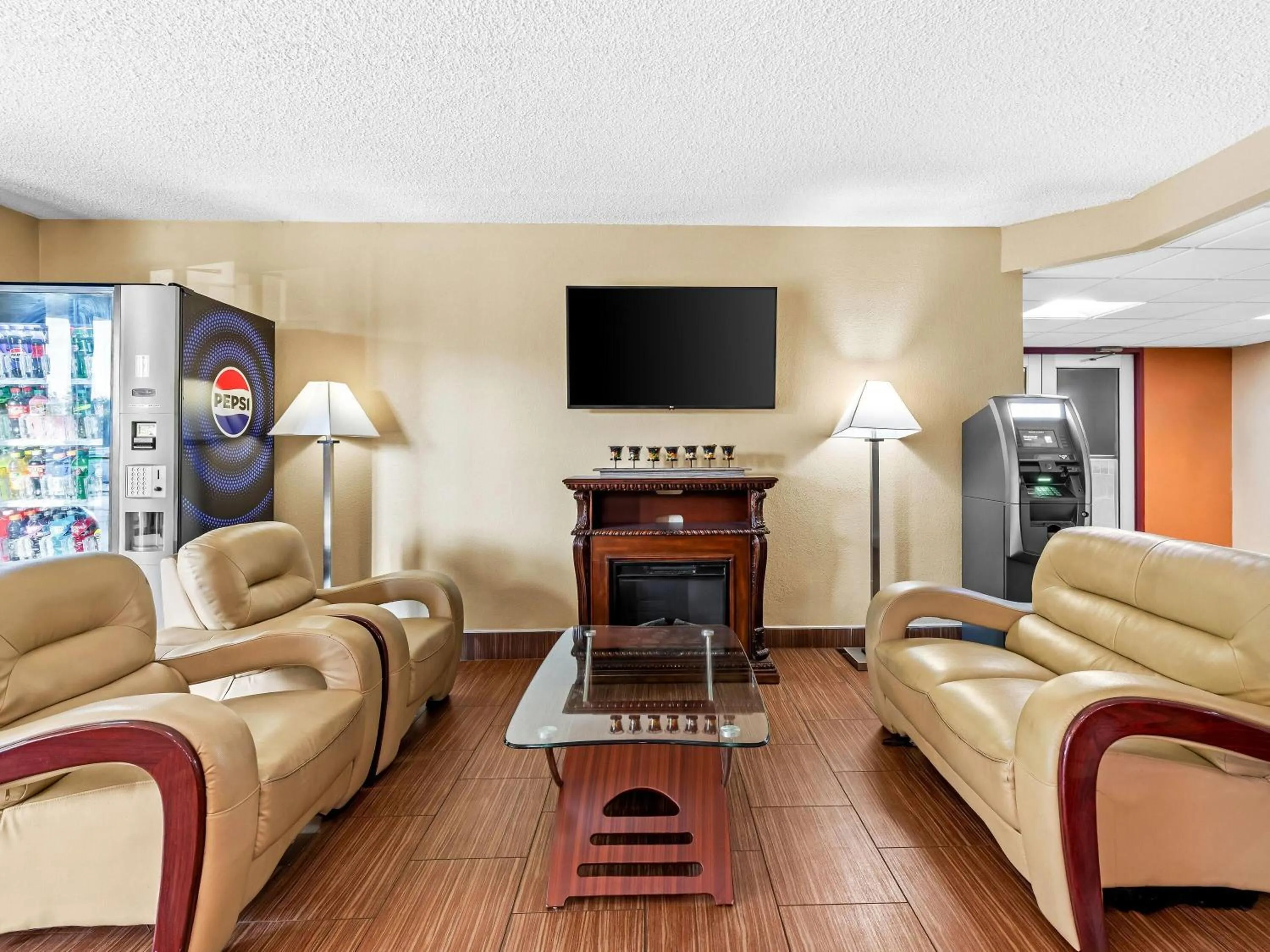 Lobby or reception in Super 8 by Wyndham Sturtevant Racine