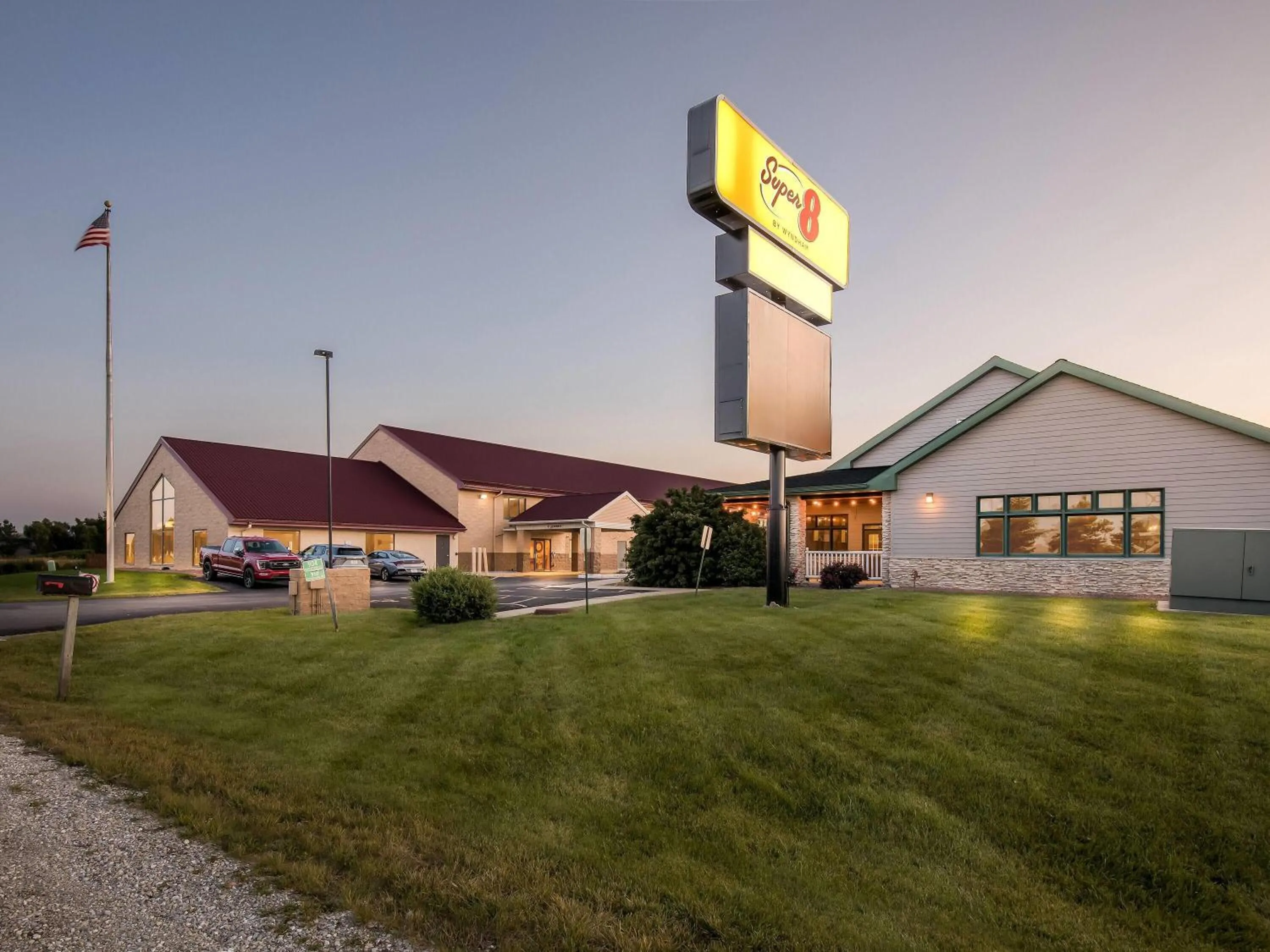 Property building in Super 8 by Wyndham Sturtevant Racine