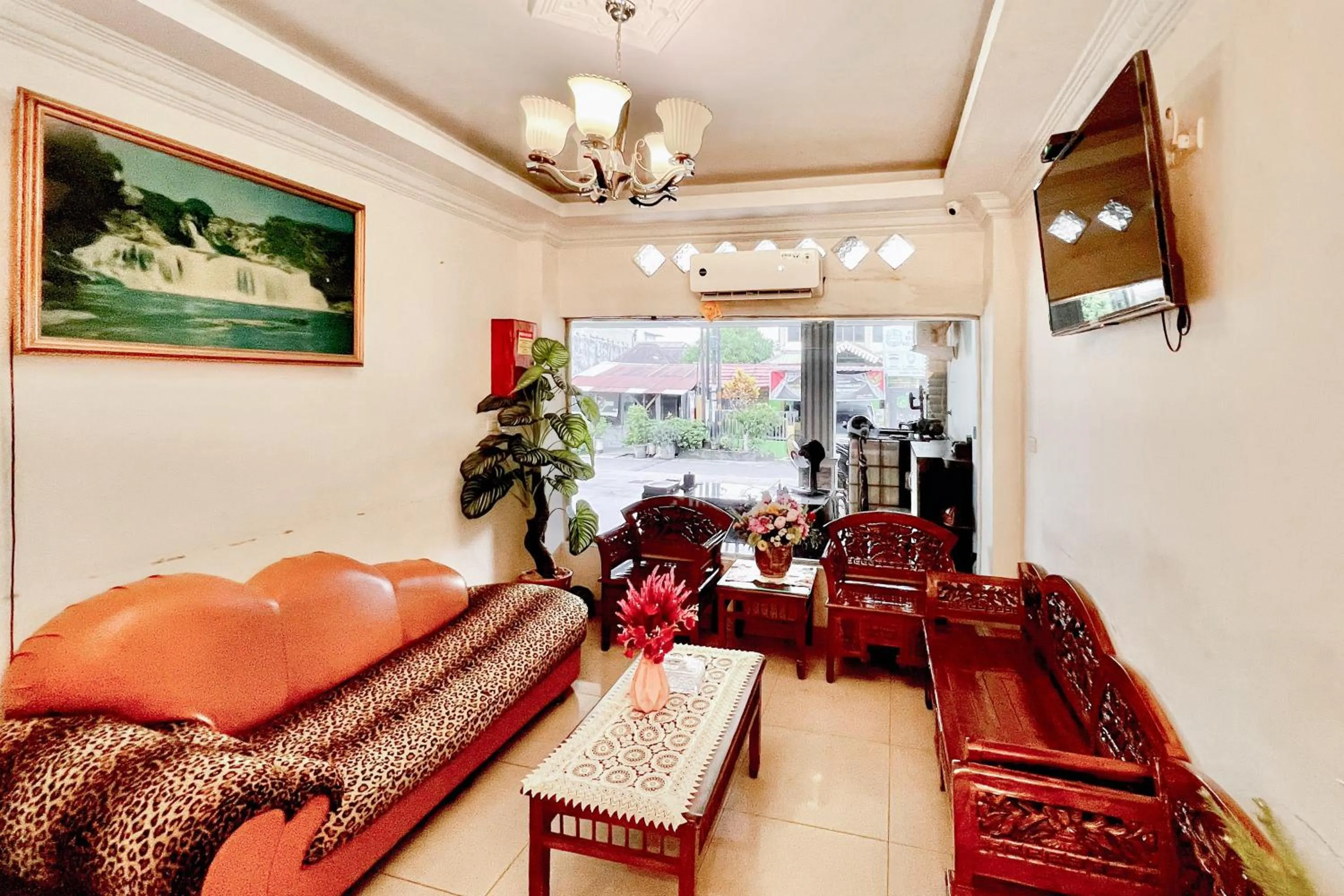 Seating area in RedDoorz at Vania Residence Medan