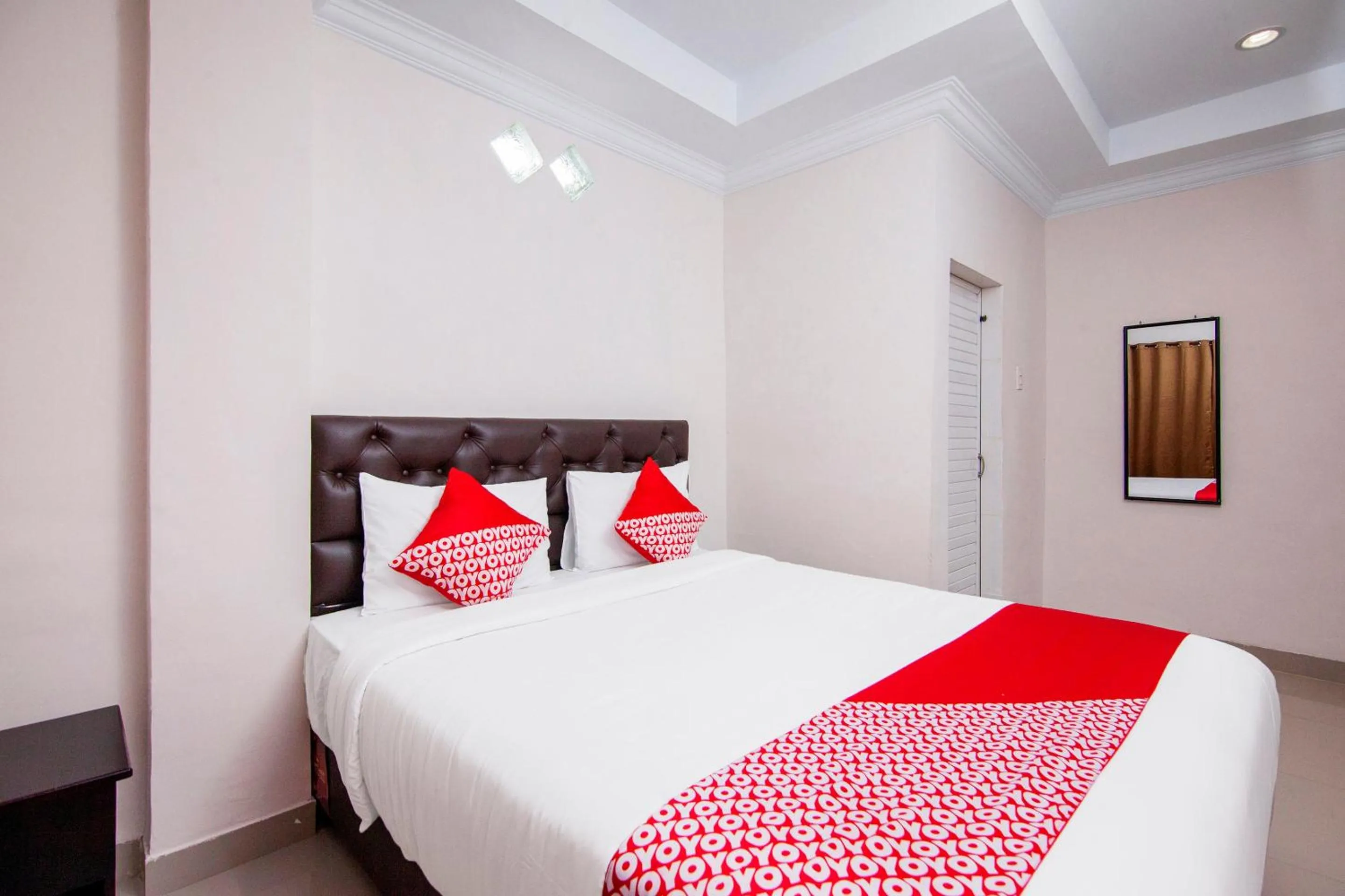 Deluxe Suite in RedDoorz at Vania Residence Medan