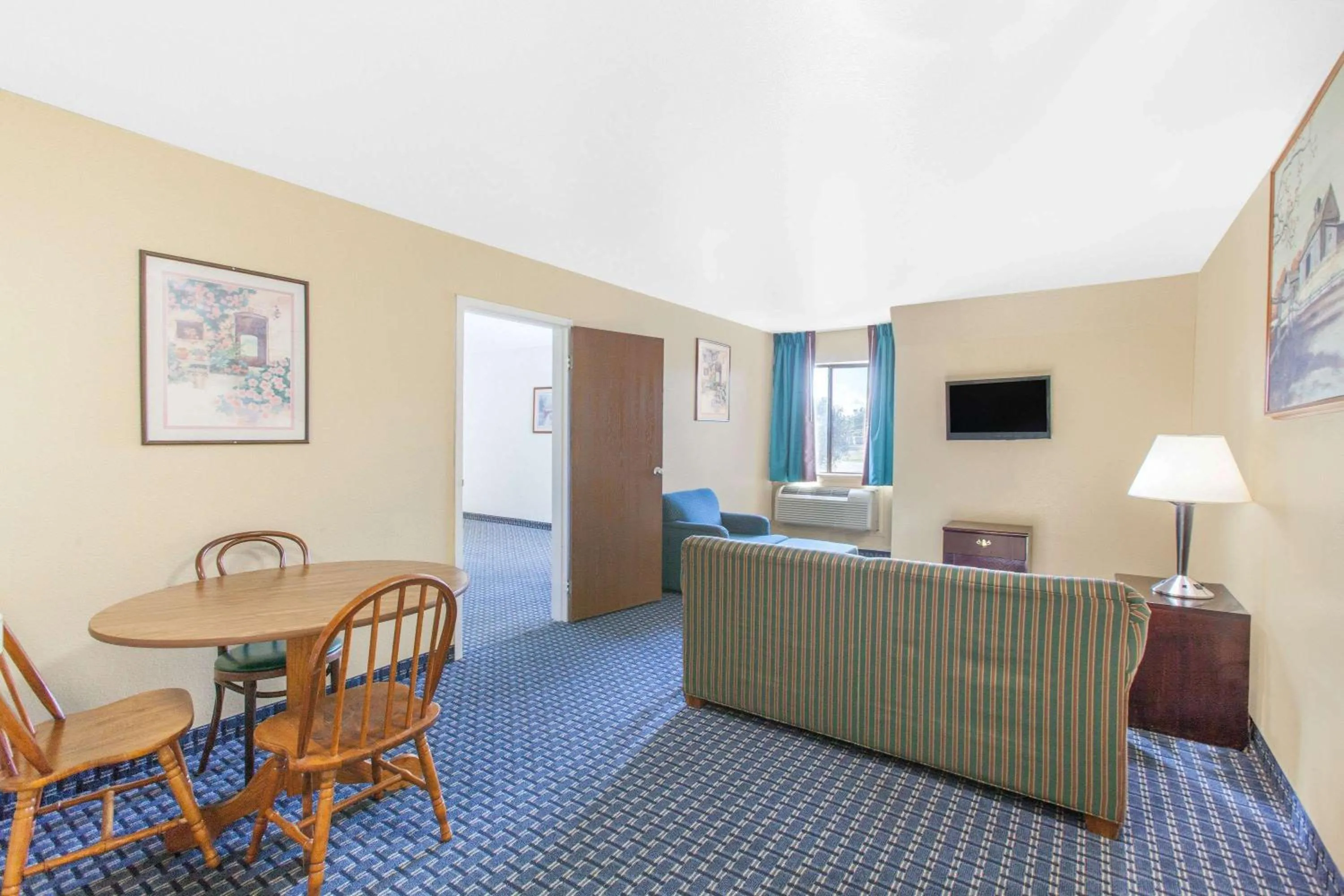 Photo of the whole room in Super 8 by Wyndham Sallisaw