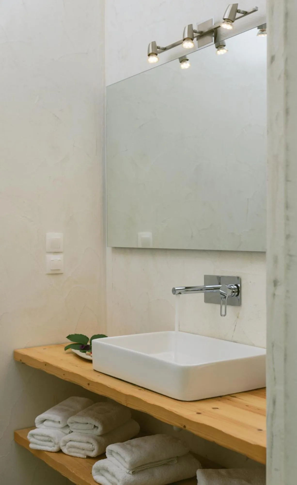 Die Zwei Brüder Art & Suites