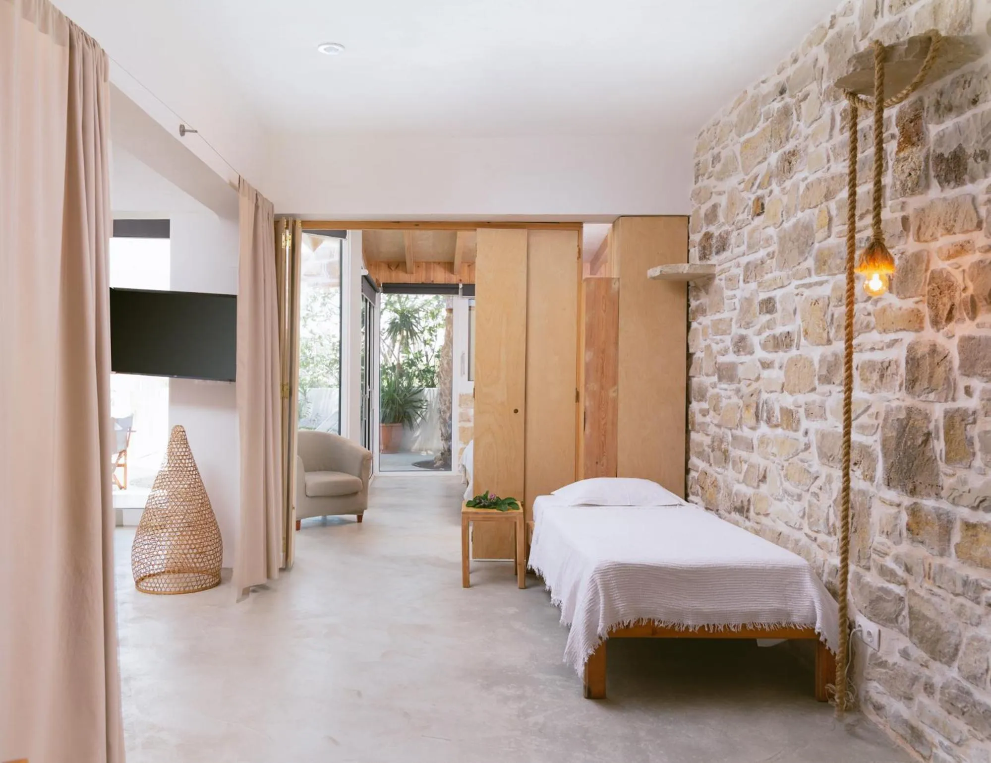 Bed in Die Zwei Brüder Art & Suites