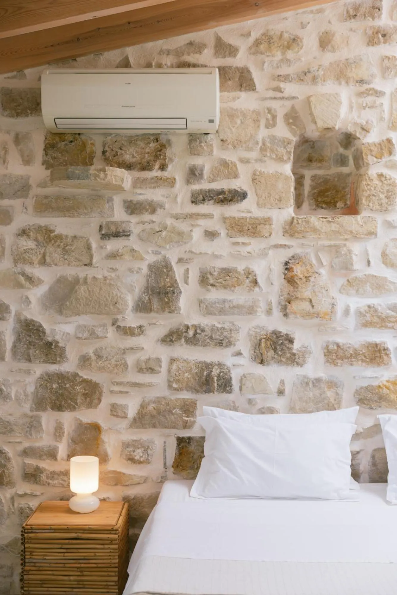 Bed in Die Zwei Brüder Art & Suites