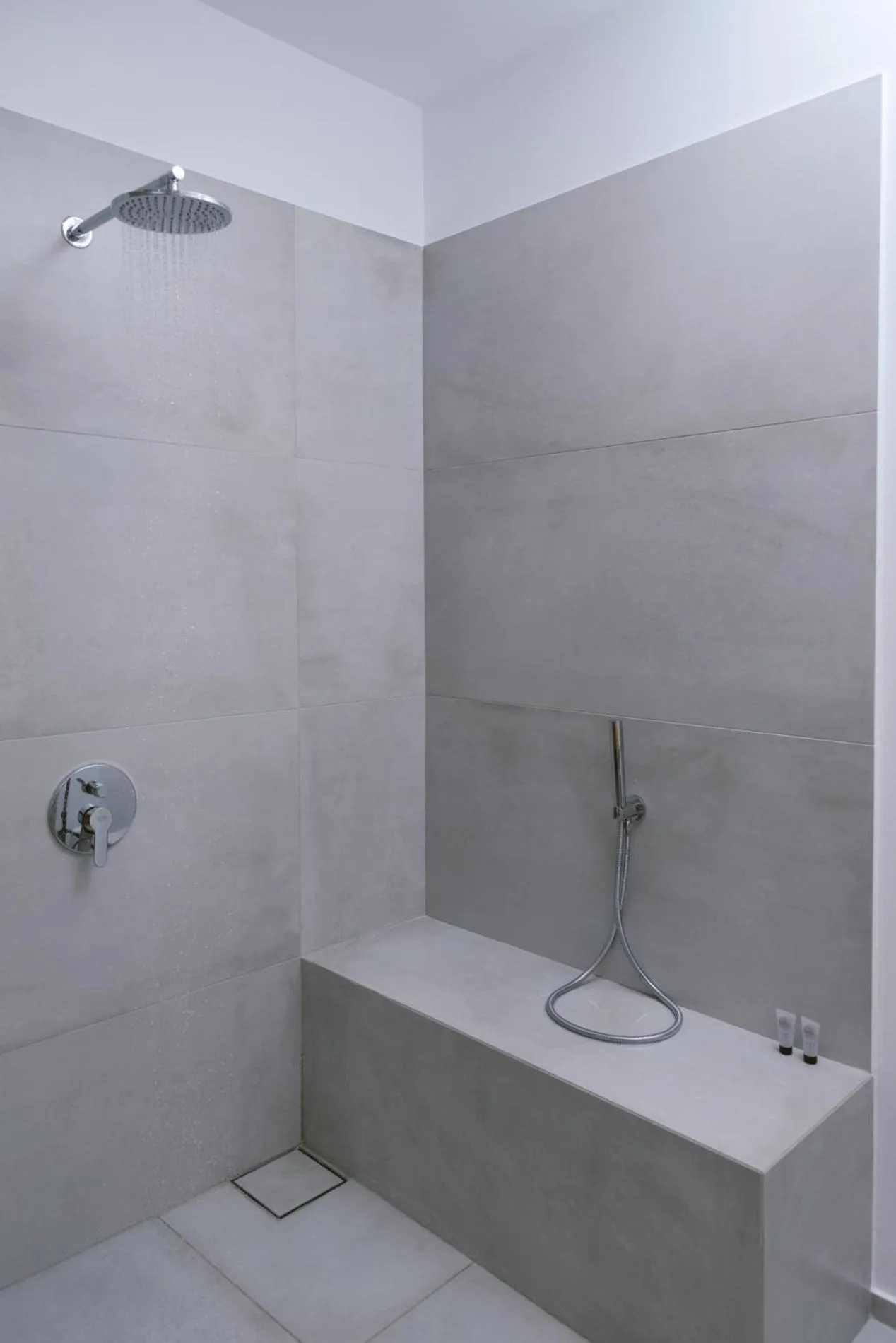 Die Zwei Brüder Art & Suites