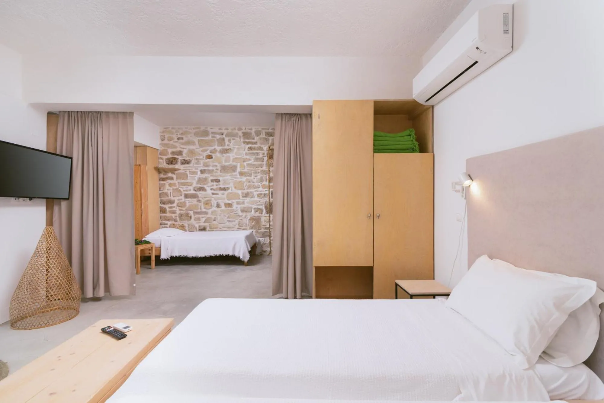 Bed in Die Zwei Brüder Art & Suites