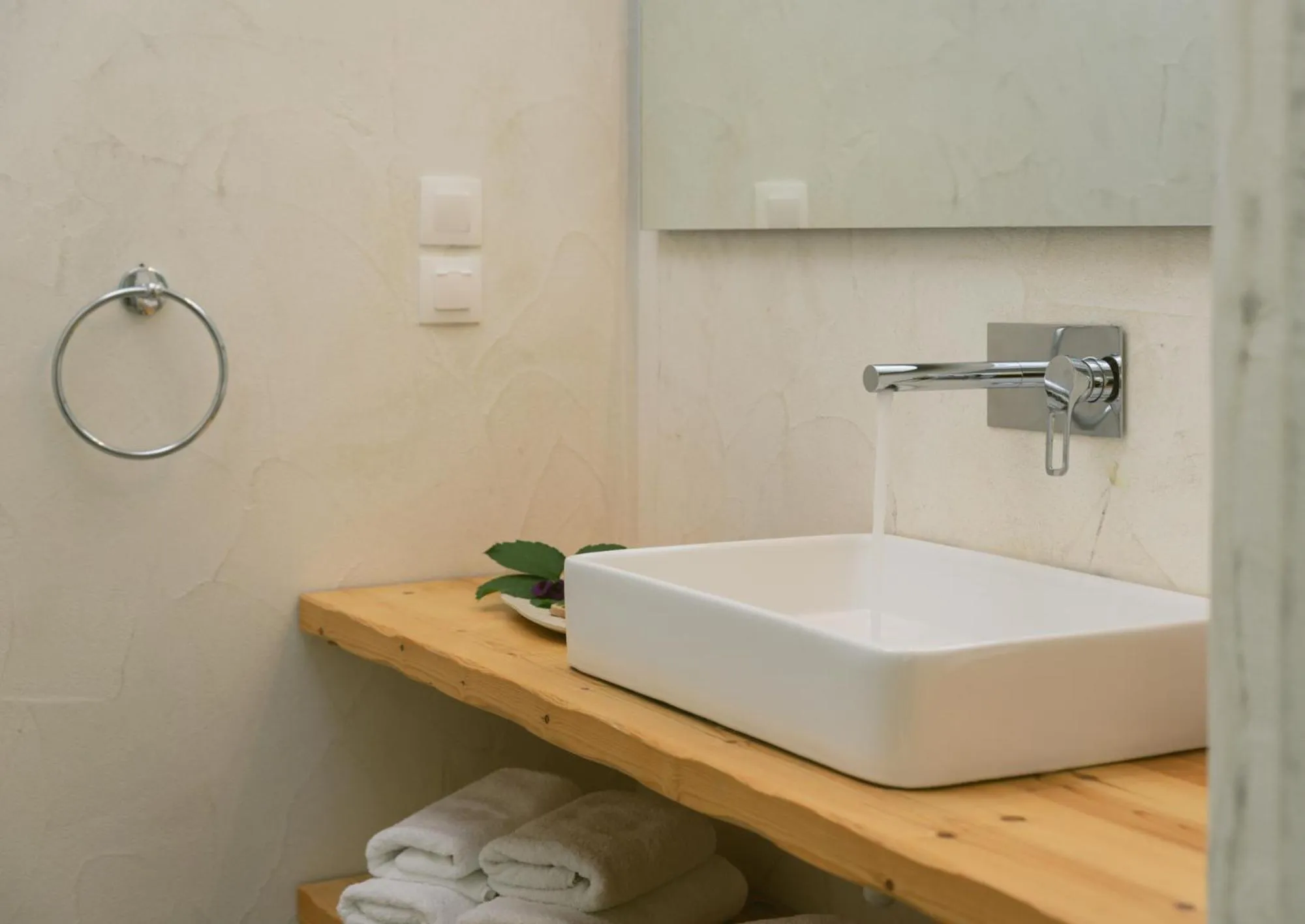 Die Zwei Brüder Art & Suites