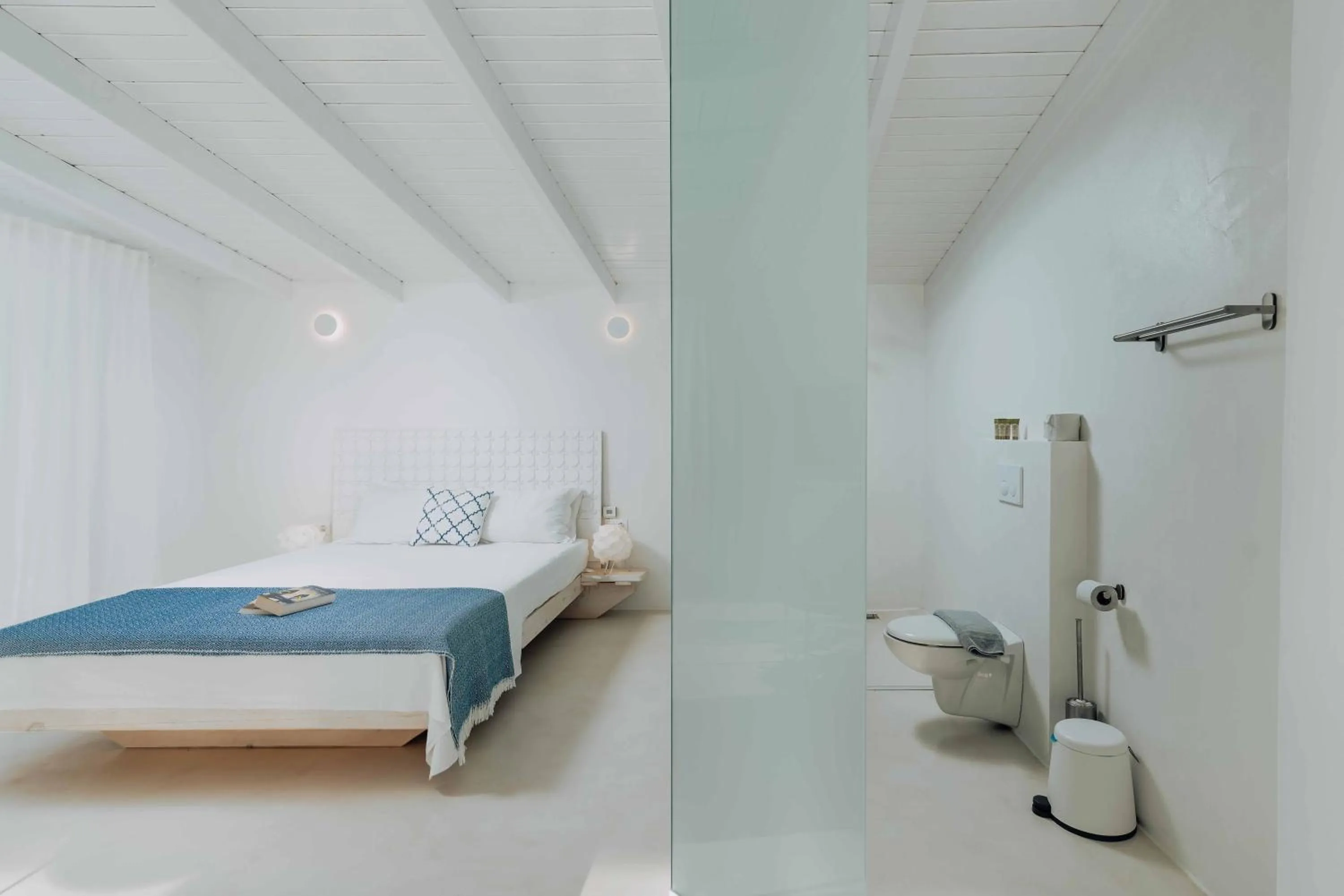 Bed in Die Zwei Brüder Art & Suites