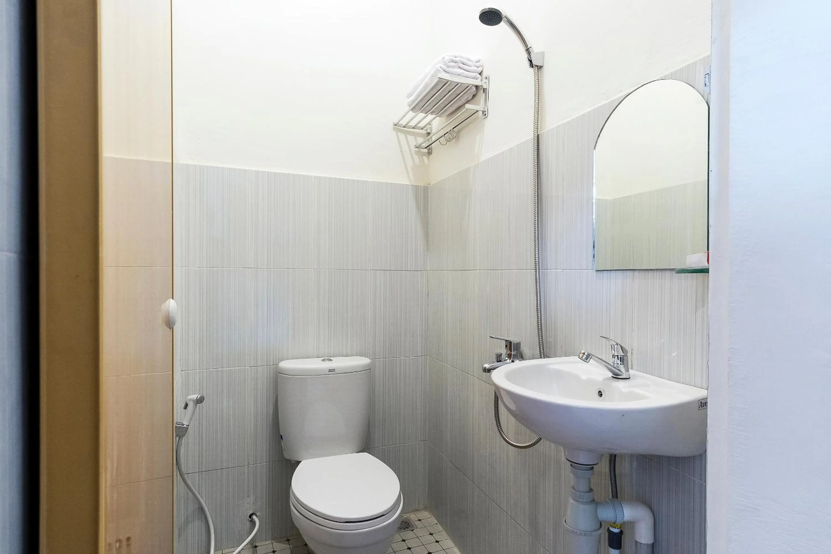 Bathroom in Capital O 873 Kamani Homestay Syariah