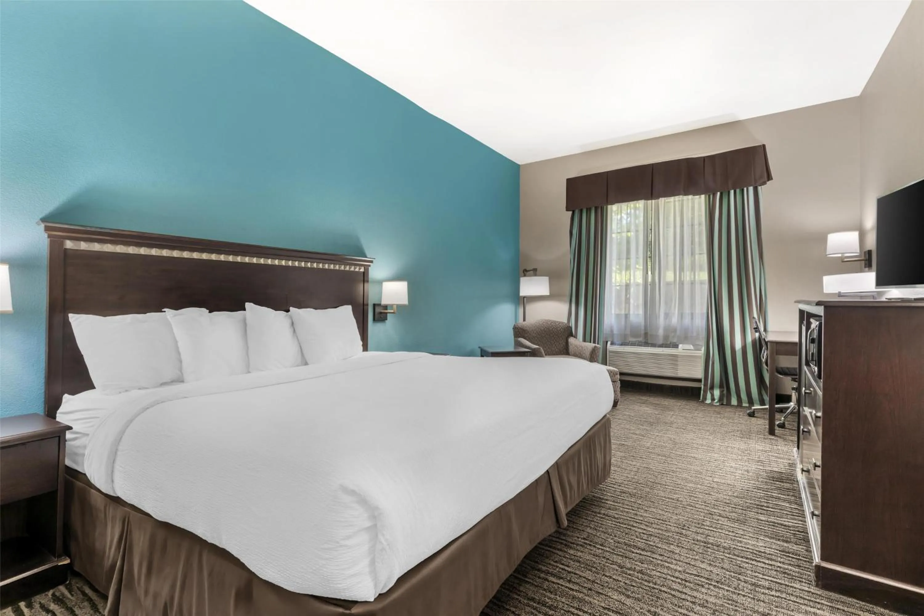 Bedroom, Bed in Best Western Mineola Inn