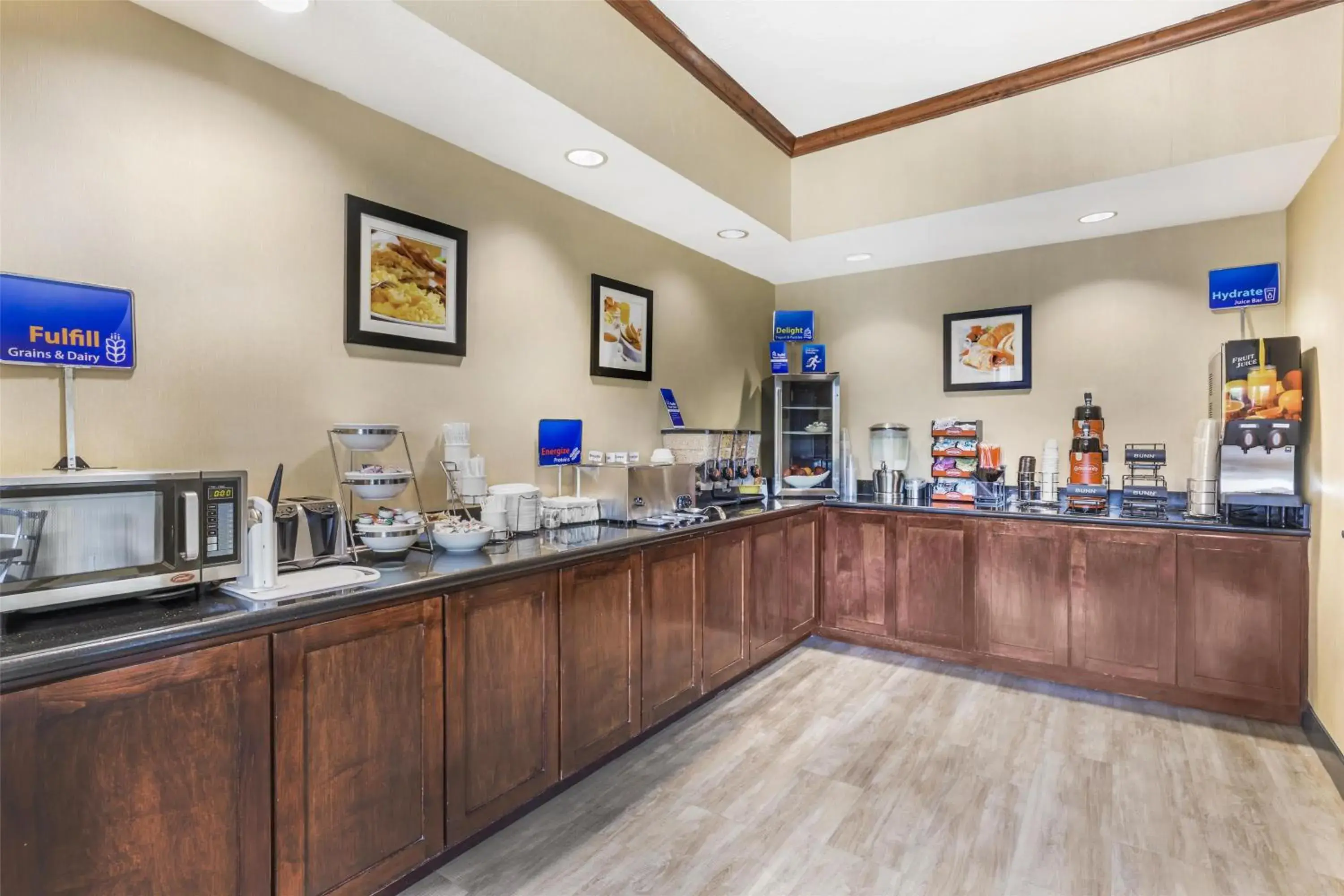 Breakfast in Best Western Mineola Inn Breakfast in Best Western Mineola Inn