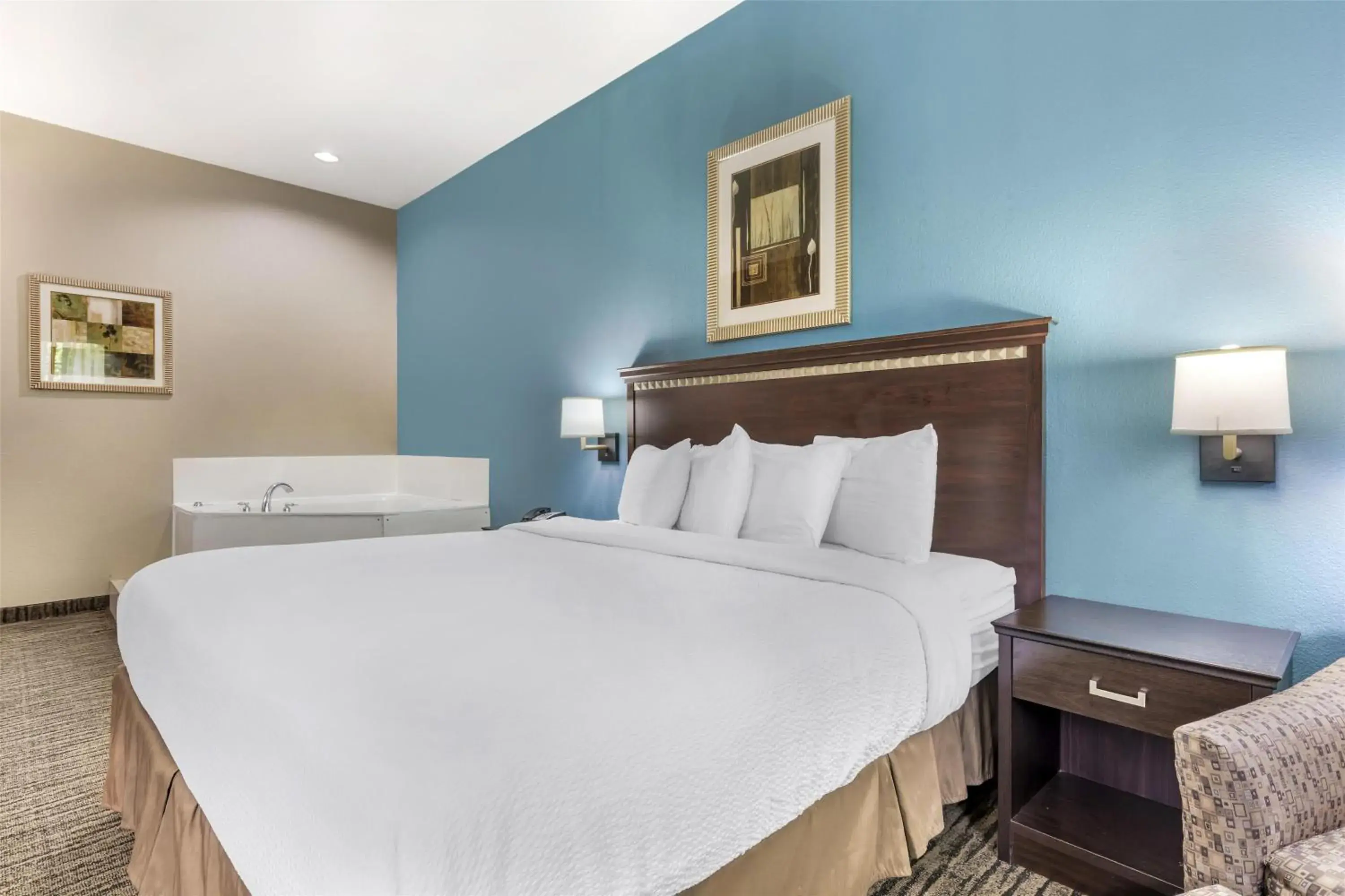 Photo of the whole room, Bed in Best Western Mineola Inn Photo of the whole room, Bed in Best Western Mineola Inn