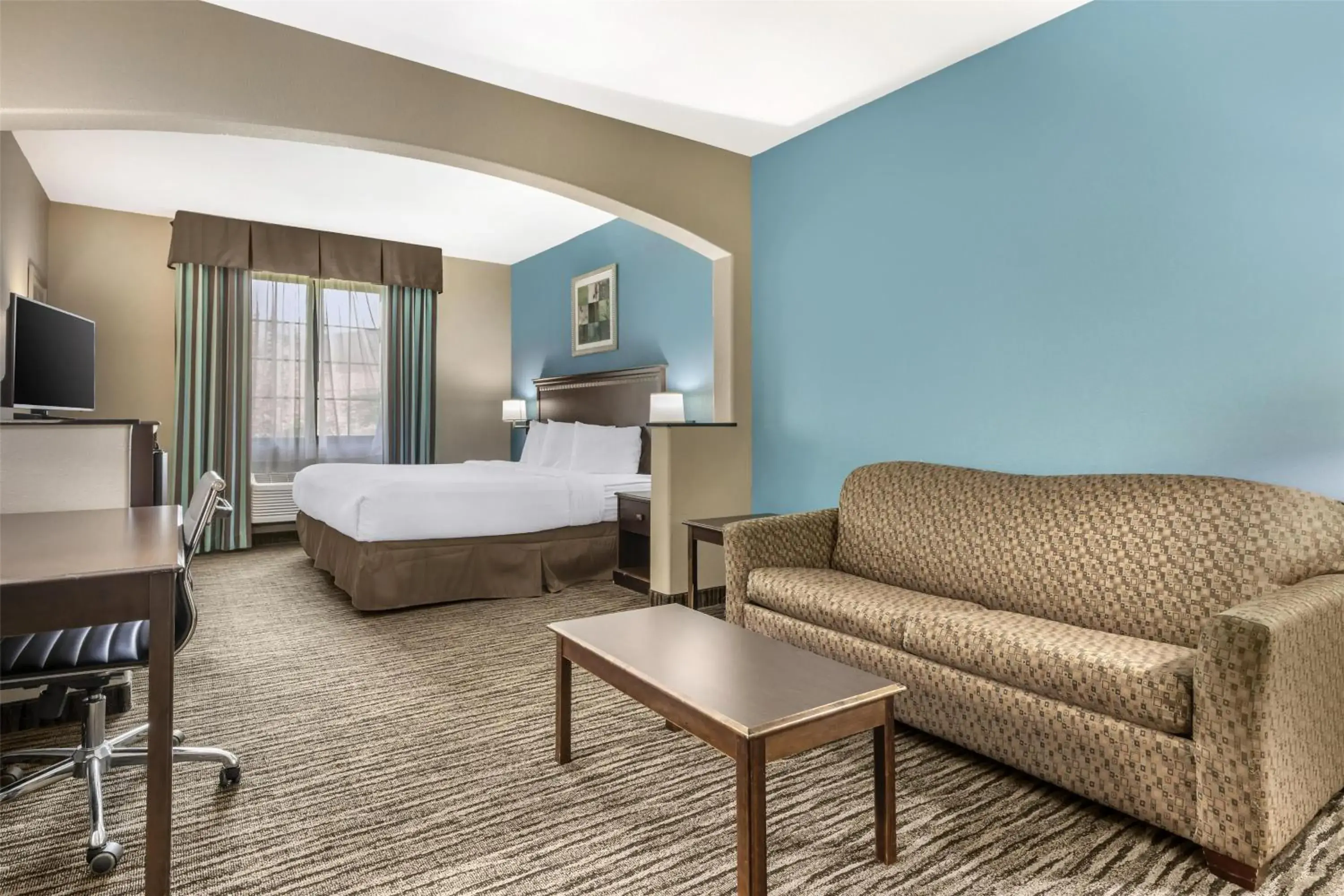 Photo of the whole room, Bed in Best Western Mineola Inn Photo of the whole room, Bed in Best Western Mineola Inn