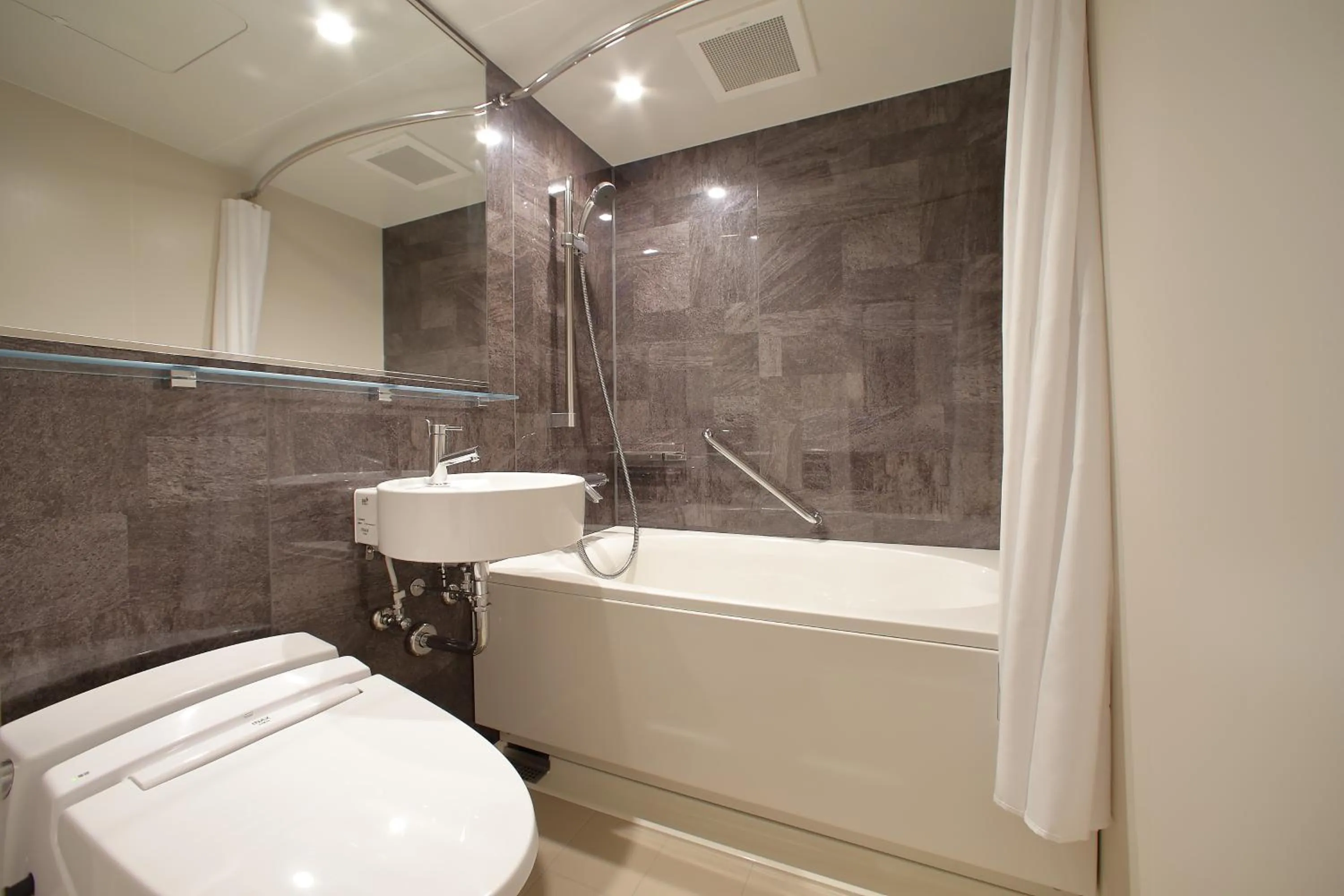 Bathroom in ORIENTAL HOTEL KYOTO ROKUJO