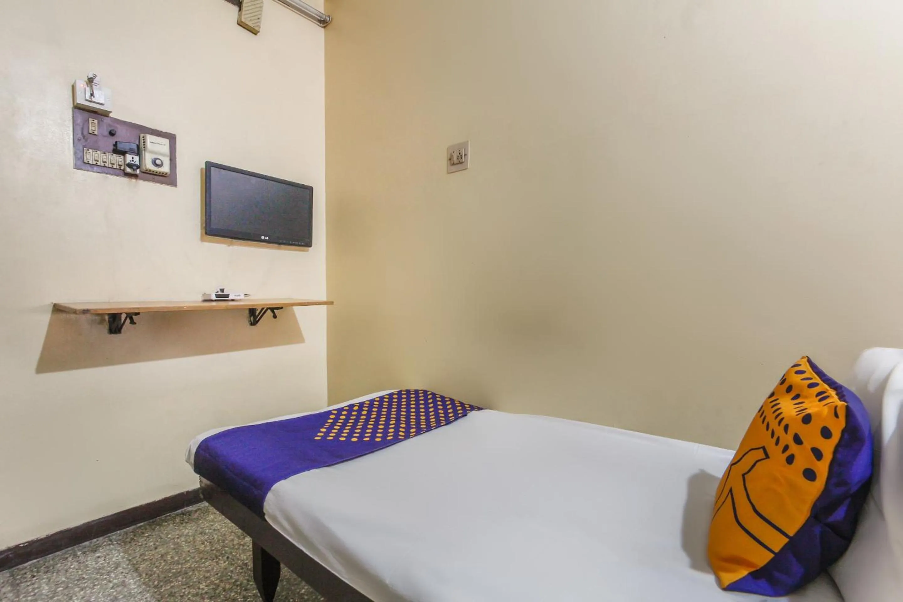 Bedroom, Bed in SPOT ON Thangam Lodge