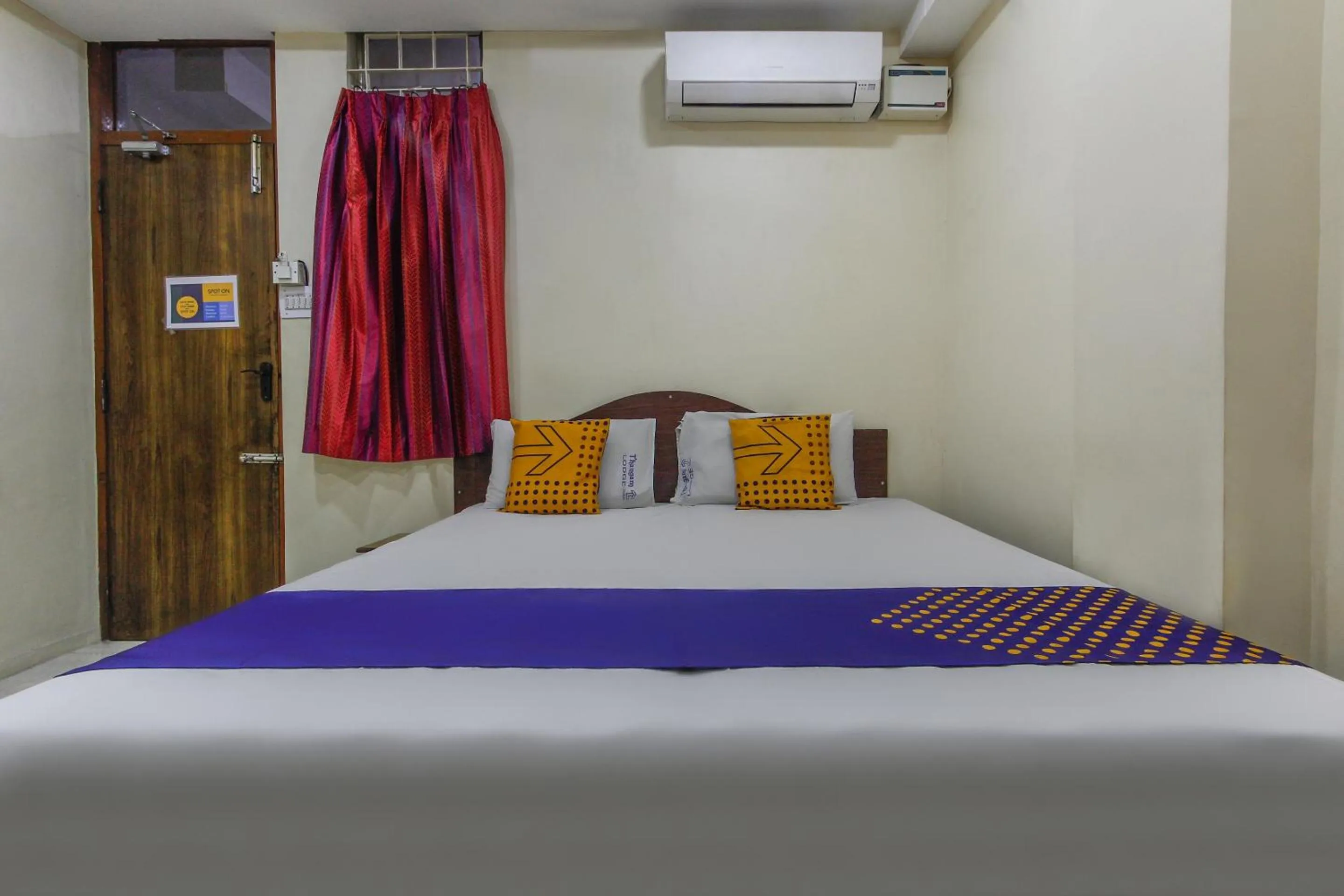 Bedroom, Bed in SPOT ON Thangam Lodge