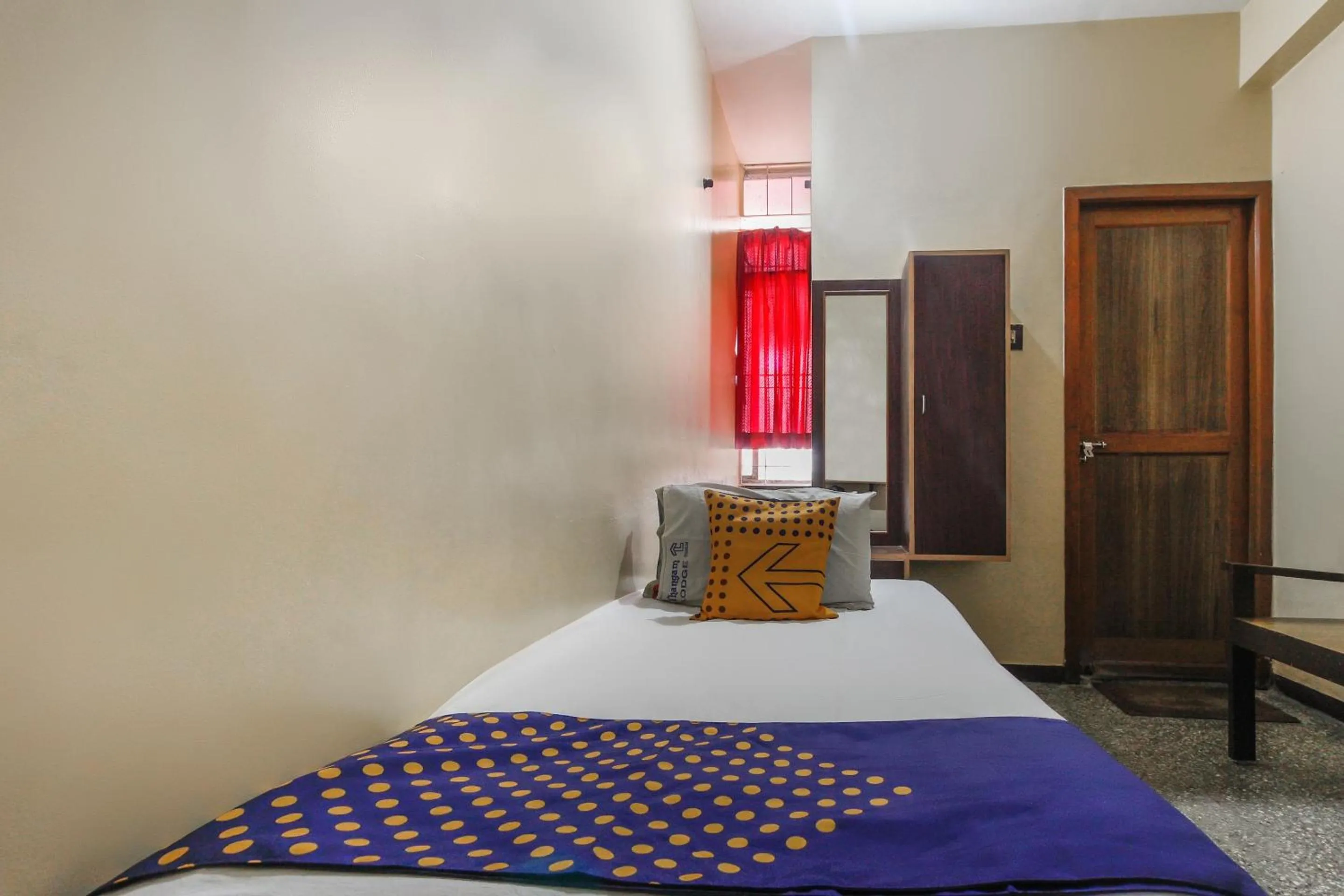 Bedroom, Bed in SPOT ON Thangam Lodge