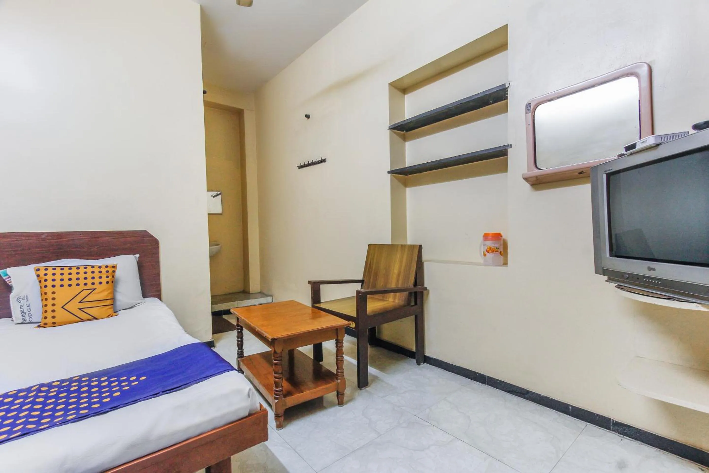 Bedroom, Bed in SPOT ON Thangam Lodge