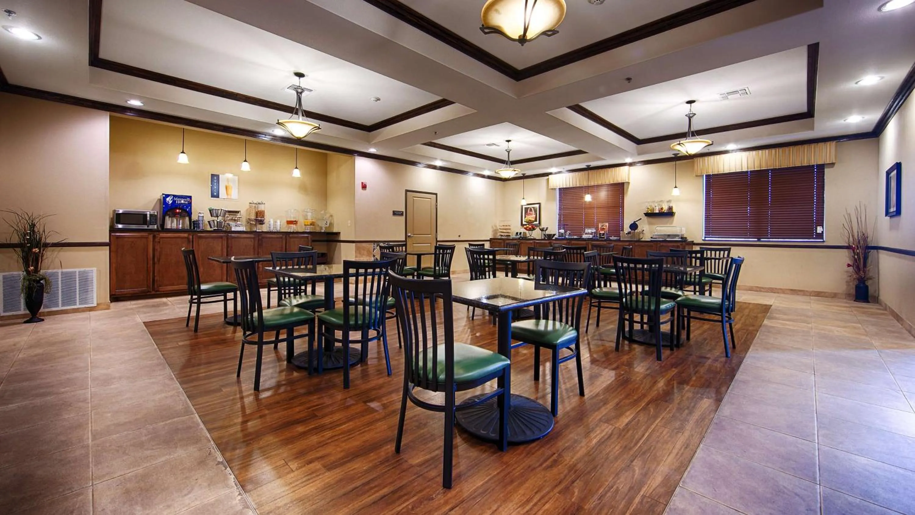 Breakfast in Best Western Plus Emory at Lake Fork Inn & Suites