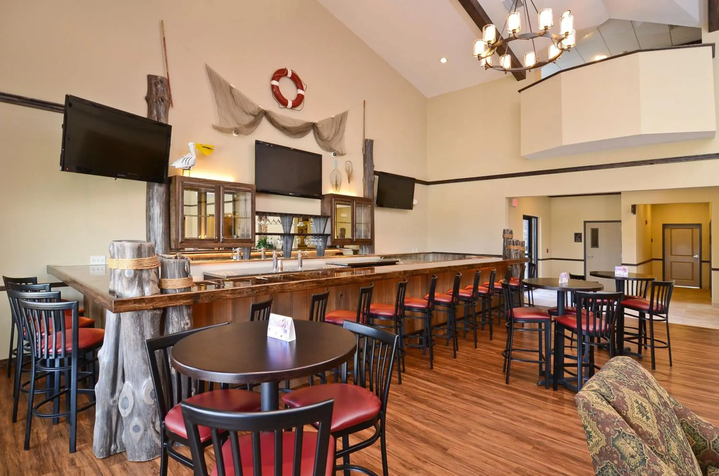 Lounge or bar in Best Western Plus Emory at Lake Fork Inn & Suites Lounge or bar in Best Western Plus Emory at Lake Fork Inn & Suites