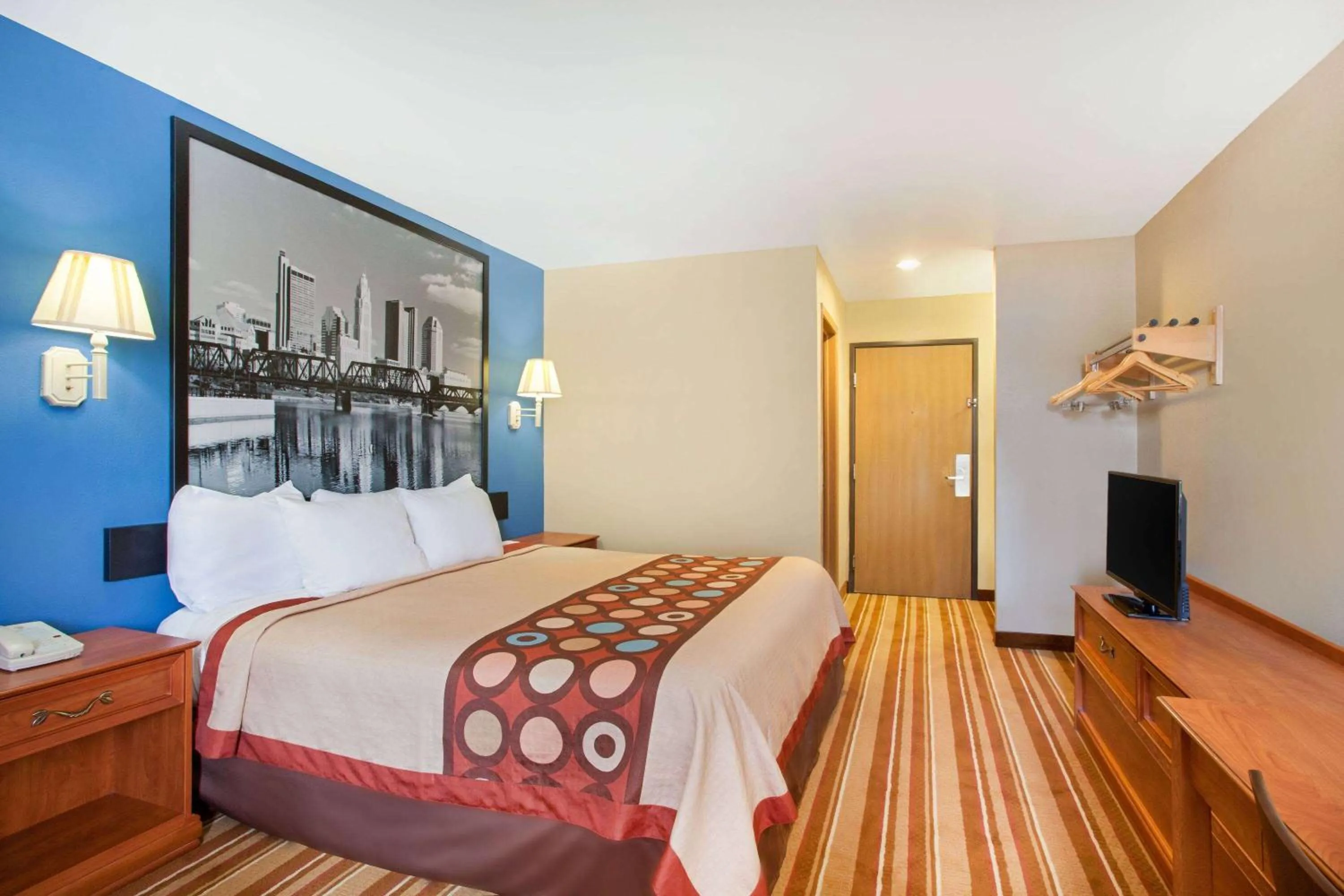 Photo of the whole room, Bed in Super 8 by Wyndham Defiance