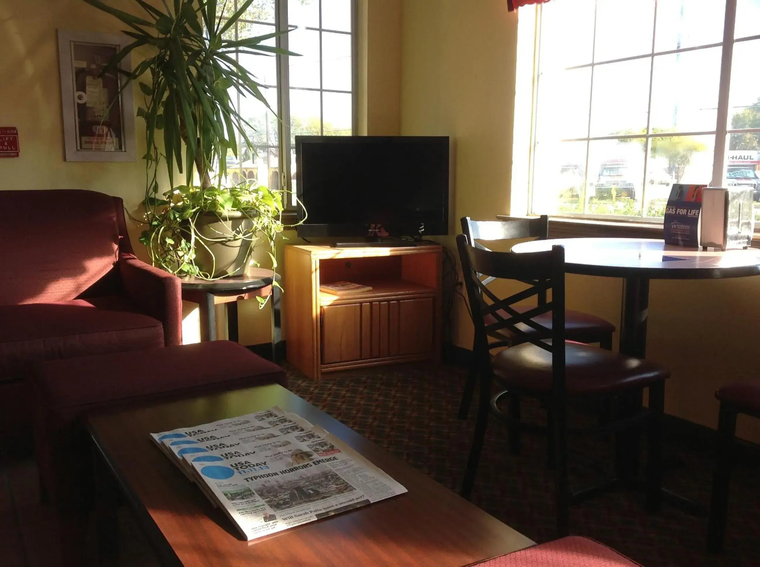 Lobby or reception in Howard Johnson by Wyndham Grand Prairie Near Lone Star Park Lobby or reception in Howard Johnson by Wyndham Grand Prairie Near Lone Star Park