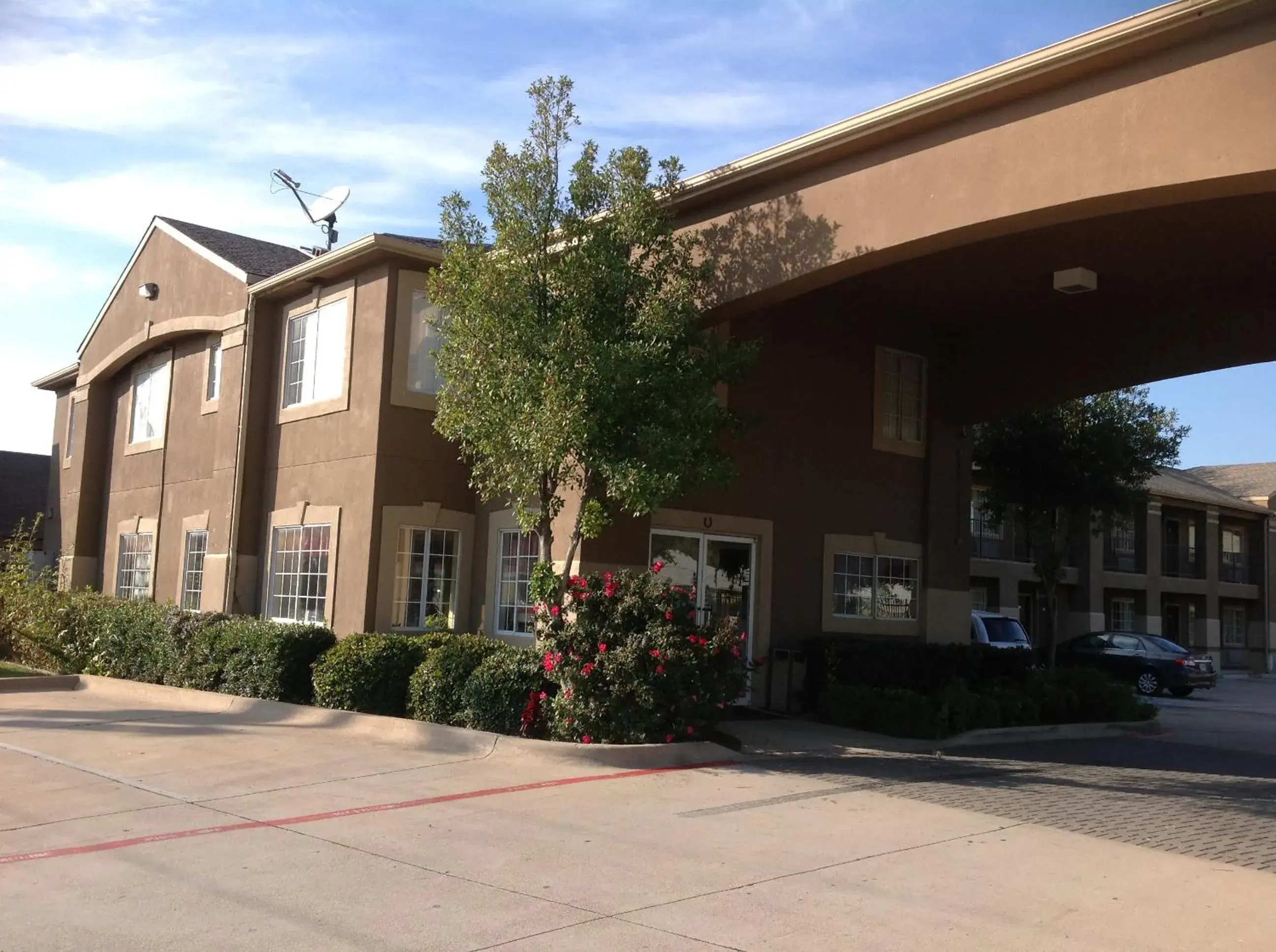 Facade/entrance in Howard Johnson by Wyndham Grand Prairie Near Lone Star Park Facade/entrance in Howard Johnson by Wyndham Grand Prairie Near Lone Star Park