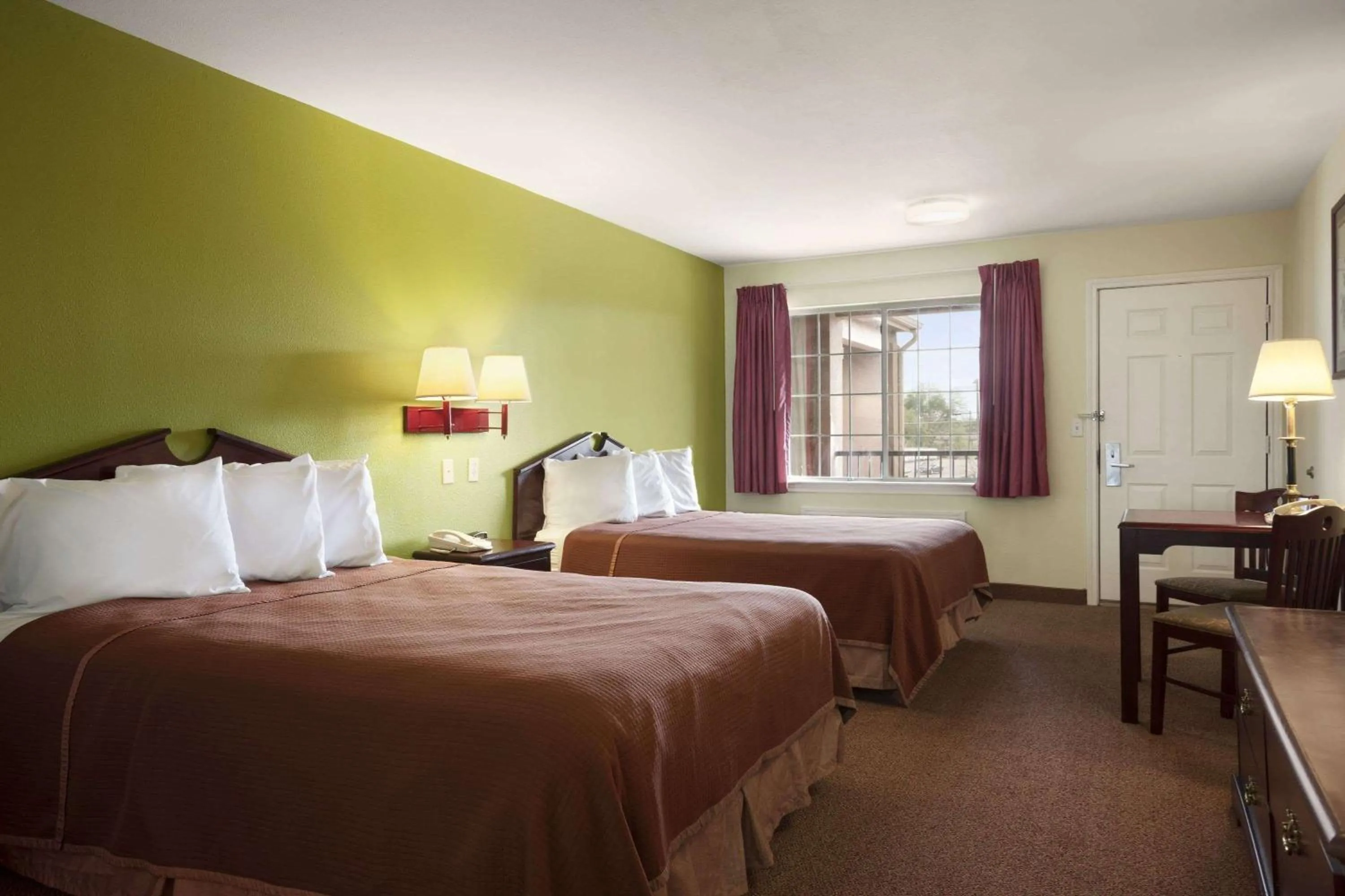 Photo of the whole room, Bed in Howard Johnson by Wyndham Grand Prairie Near Lone Star Park