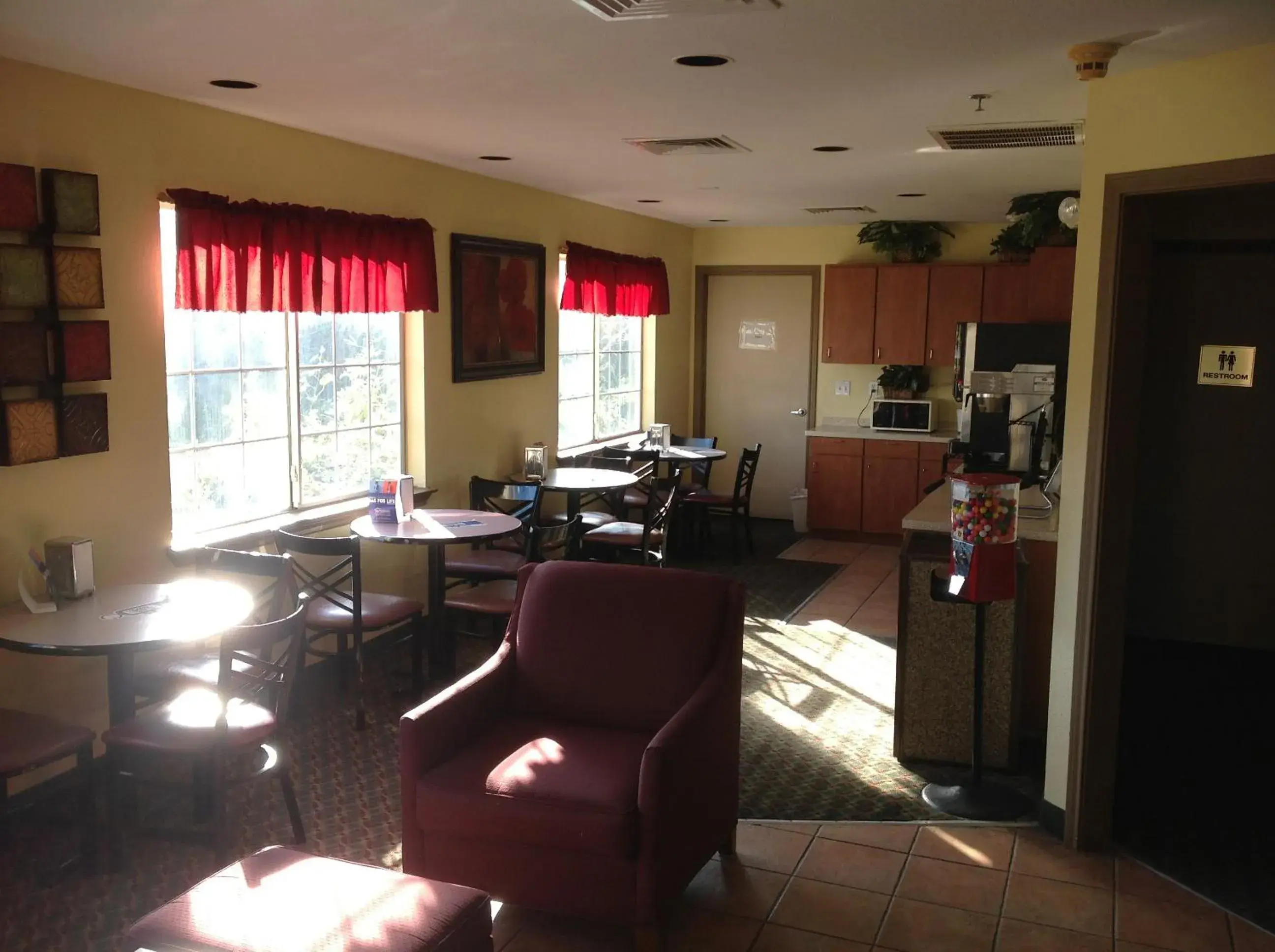 Restaurant/places to eat in Howard Johnson by Wyndham Grand Prairie Near Lone Star Park Restaurant/places to eat in Howard Johnson by Wyndham Grand Prairie Near Lone Star Park