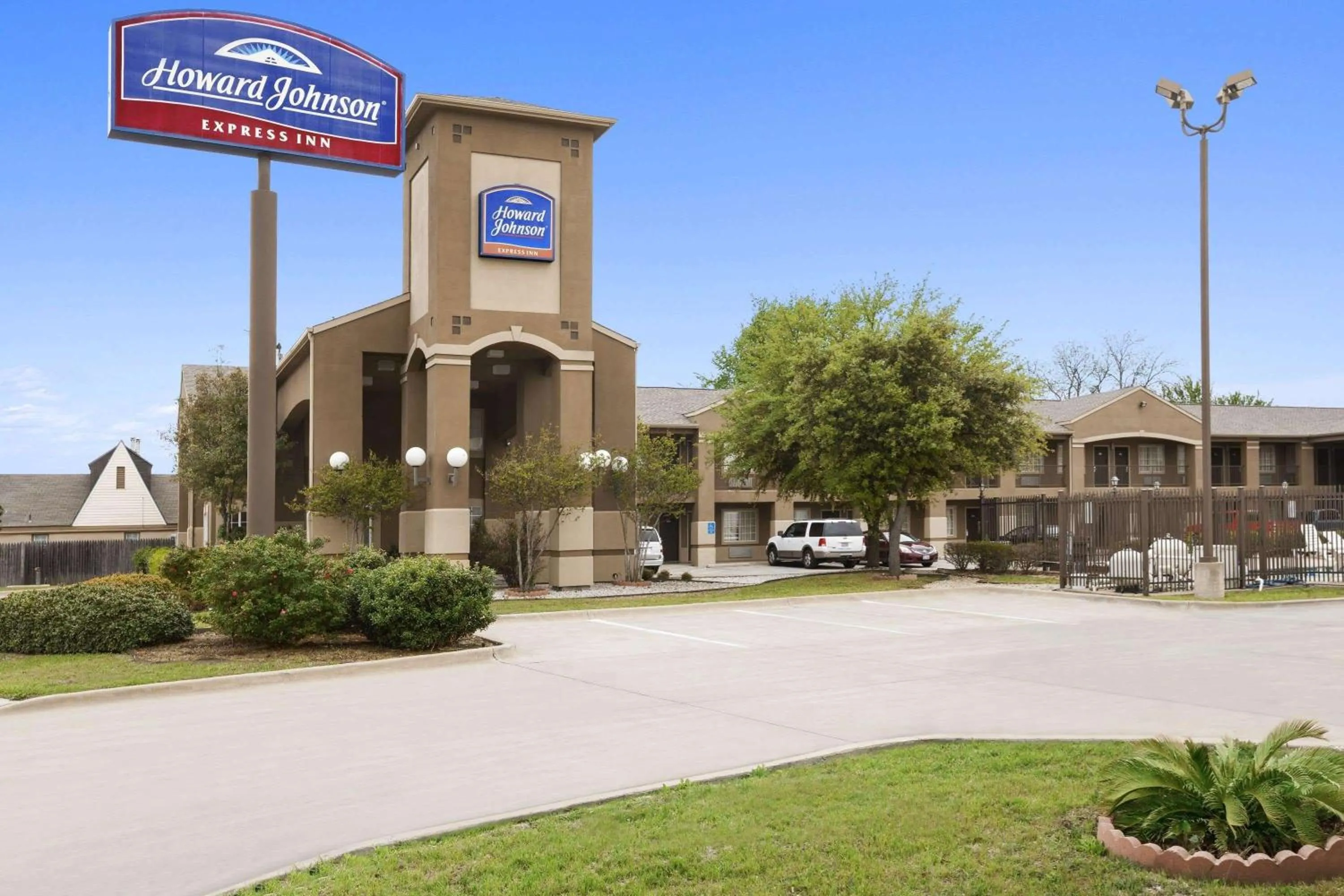 Property building in Howard Johnson by Wyndham Grand Prairie Near Lone Star Park