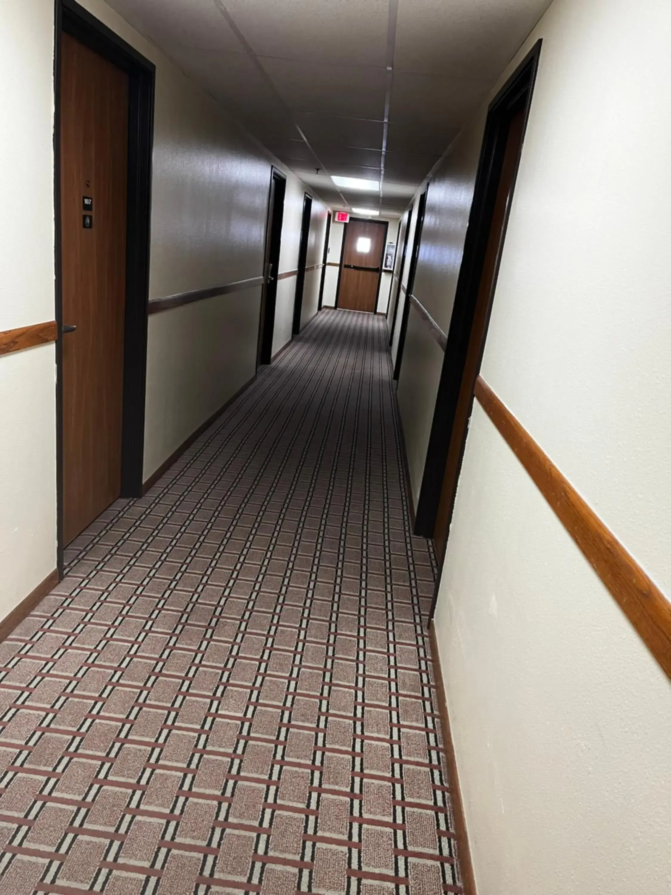 Property building in Super 8 by Wyndham Smithville Kansas City Property building in Super 8 by Wyndham Smithville Kansas City