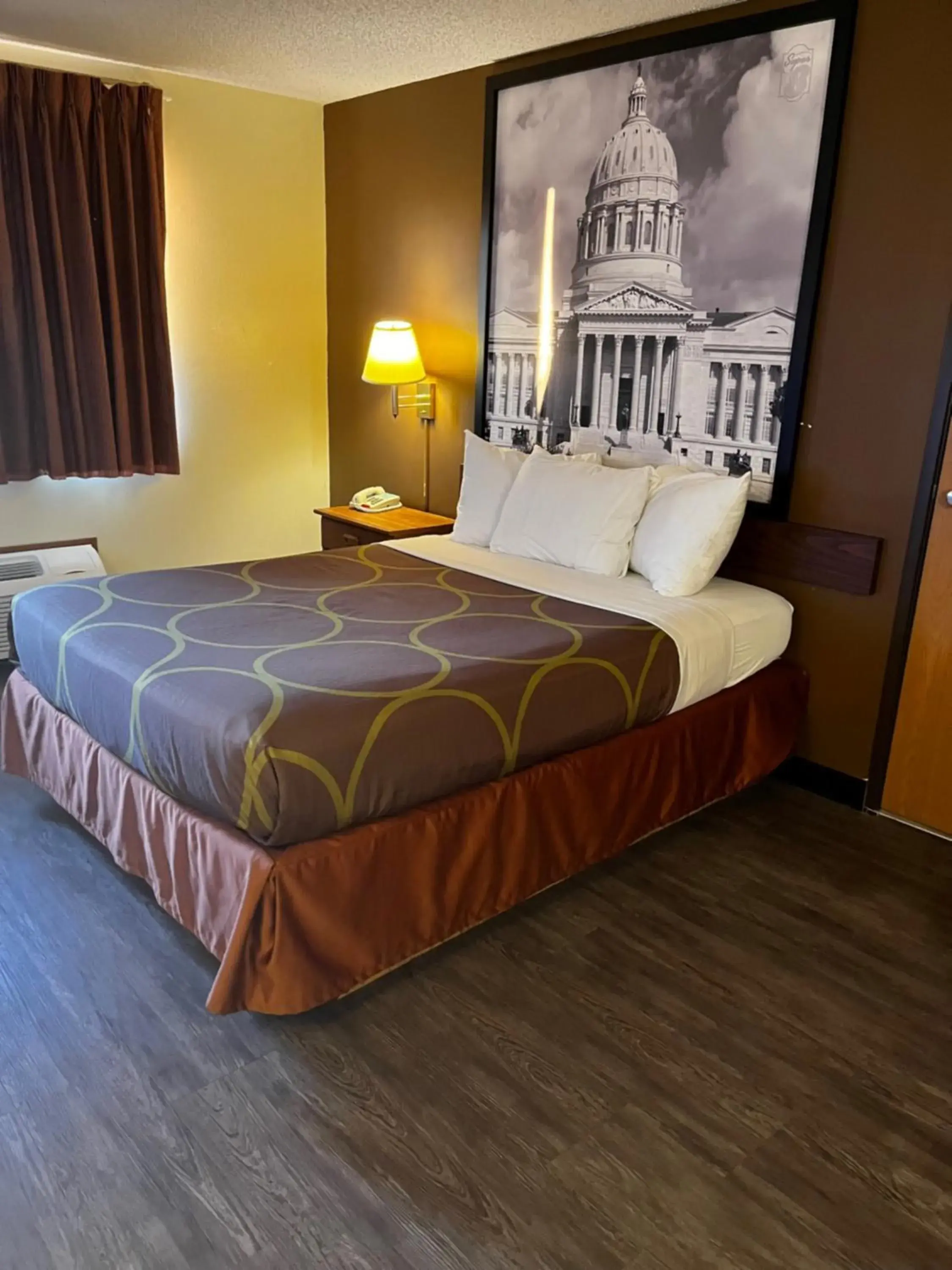 Bed in Super 8 by Wyndham Smithville Kansas City Bed in Super 8 by Wyndham Smithville Kansas City