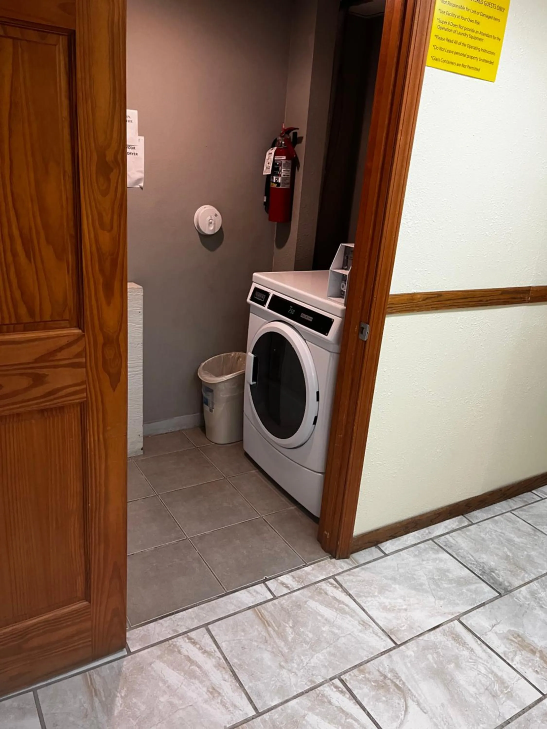 washing machine in Super 8 by Wyndham Smithville Kansas City