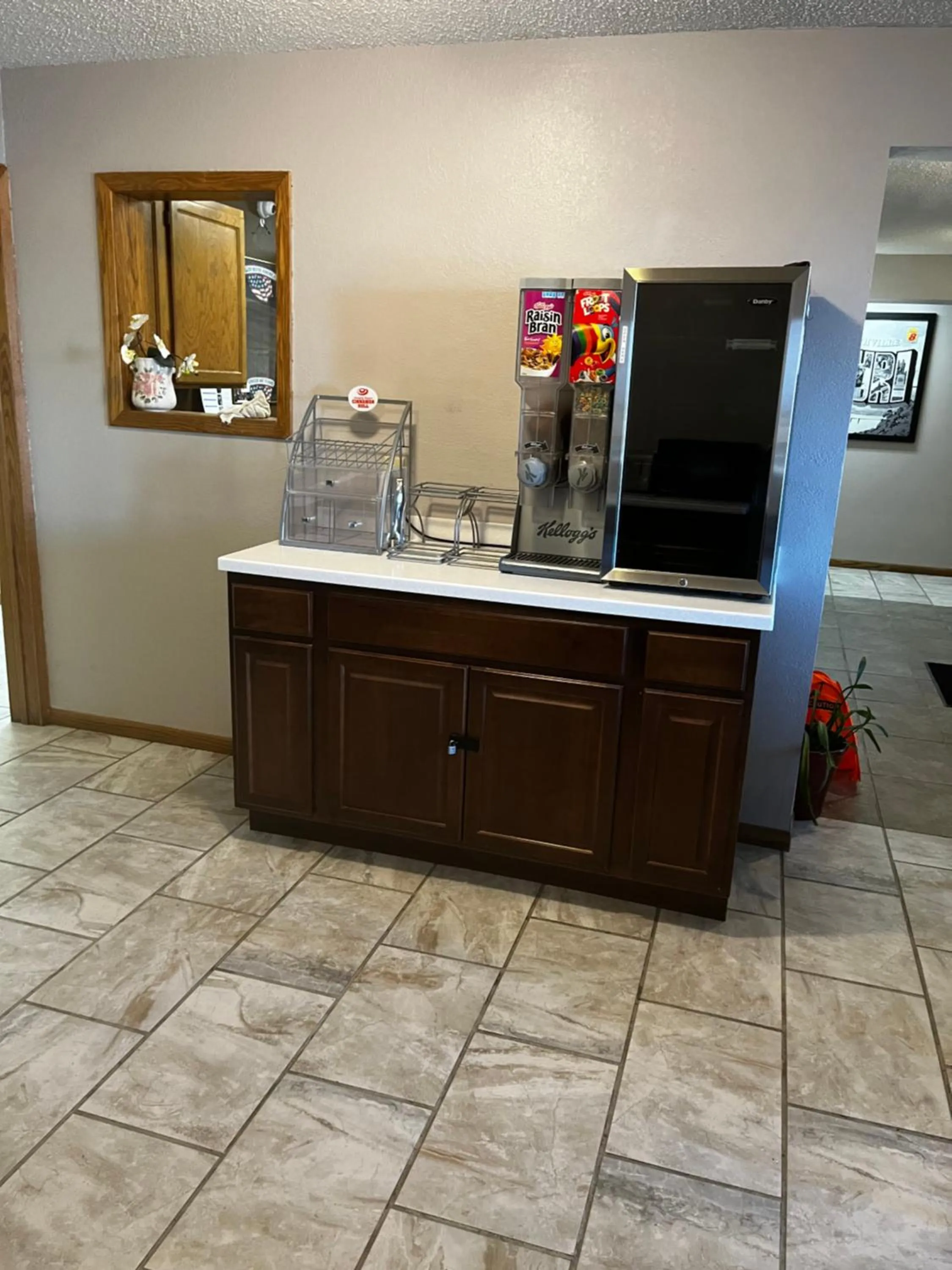 Breakfast in Super 8 by Wyndham Smithville Kansas City