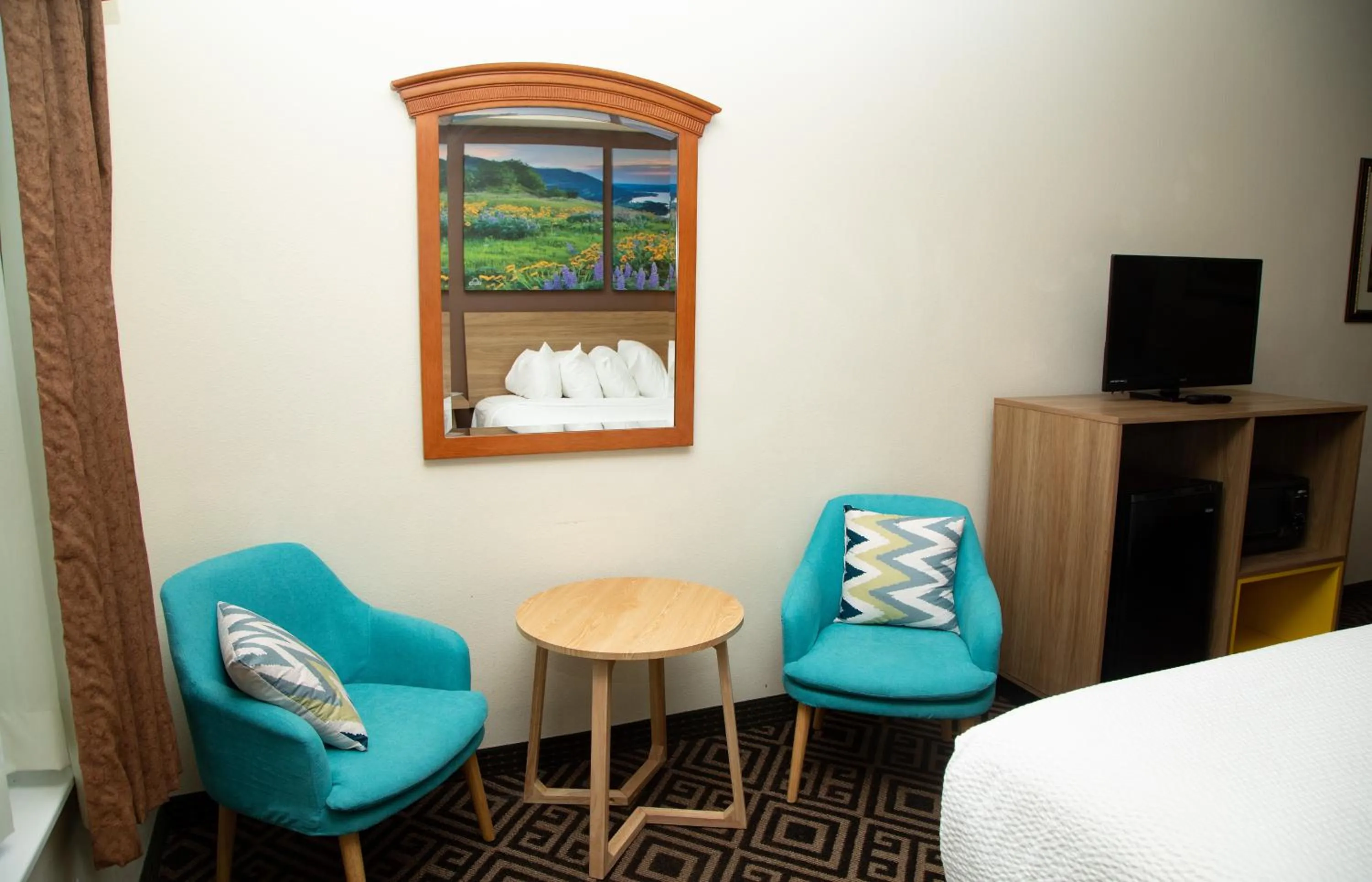 Bedroom, Bed in Days Inn by Wyndham Manitou Springs