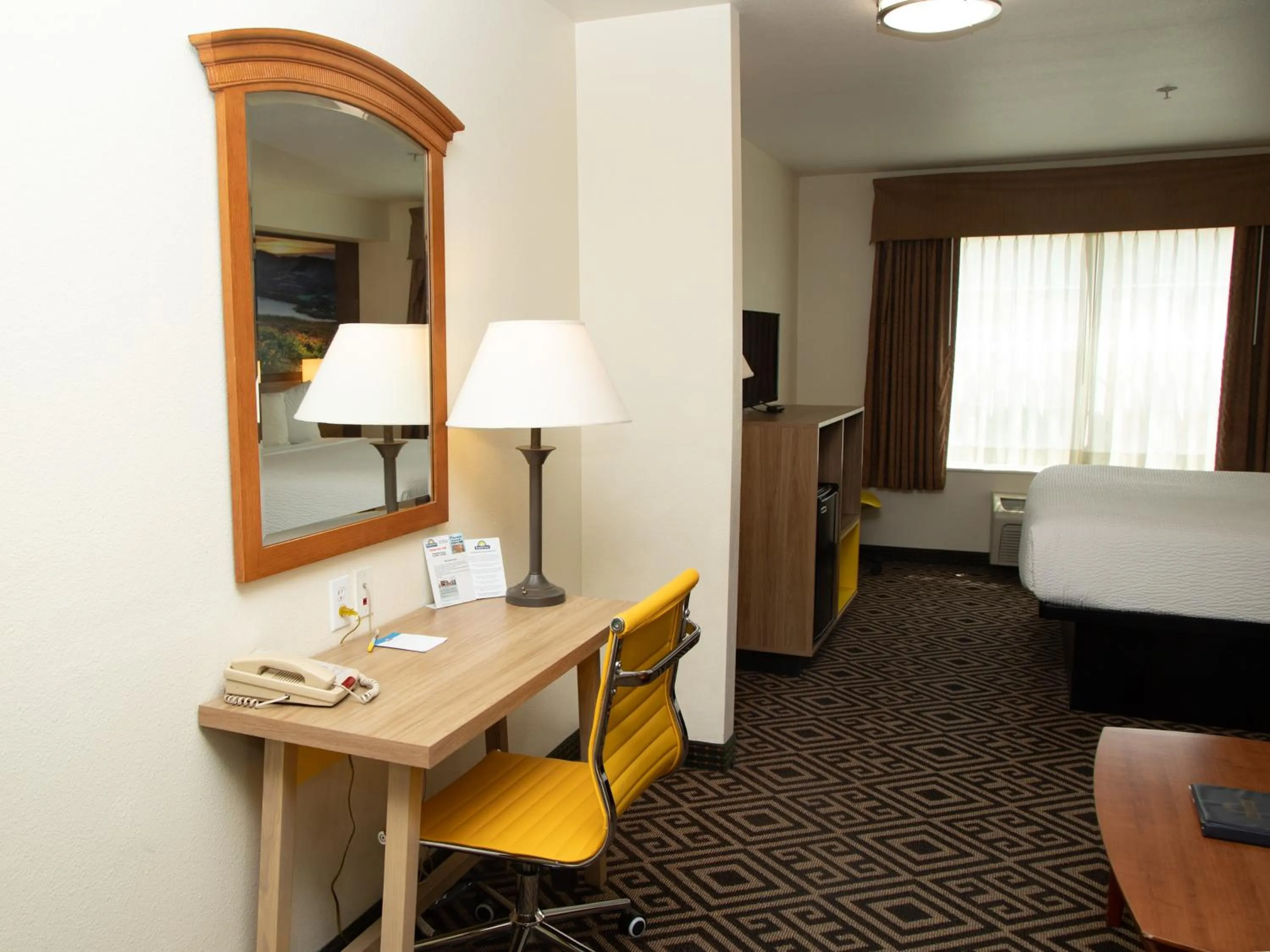 Bedroom, Bed in Days Inn by Wyndham Manitou Springs