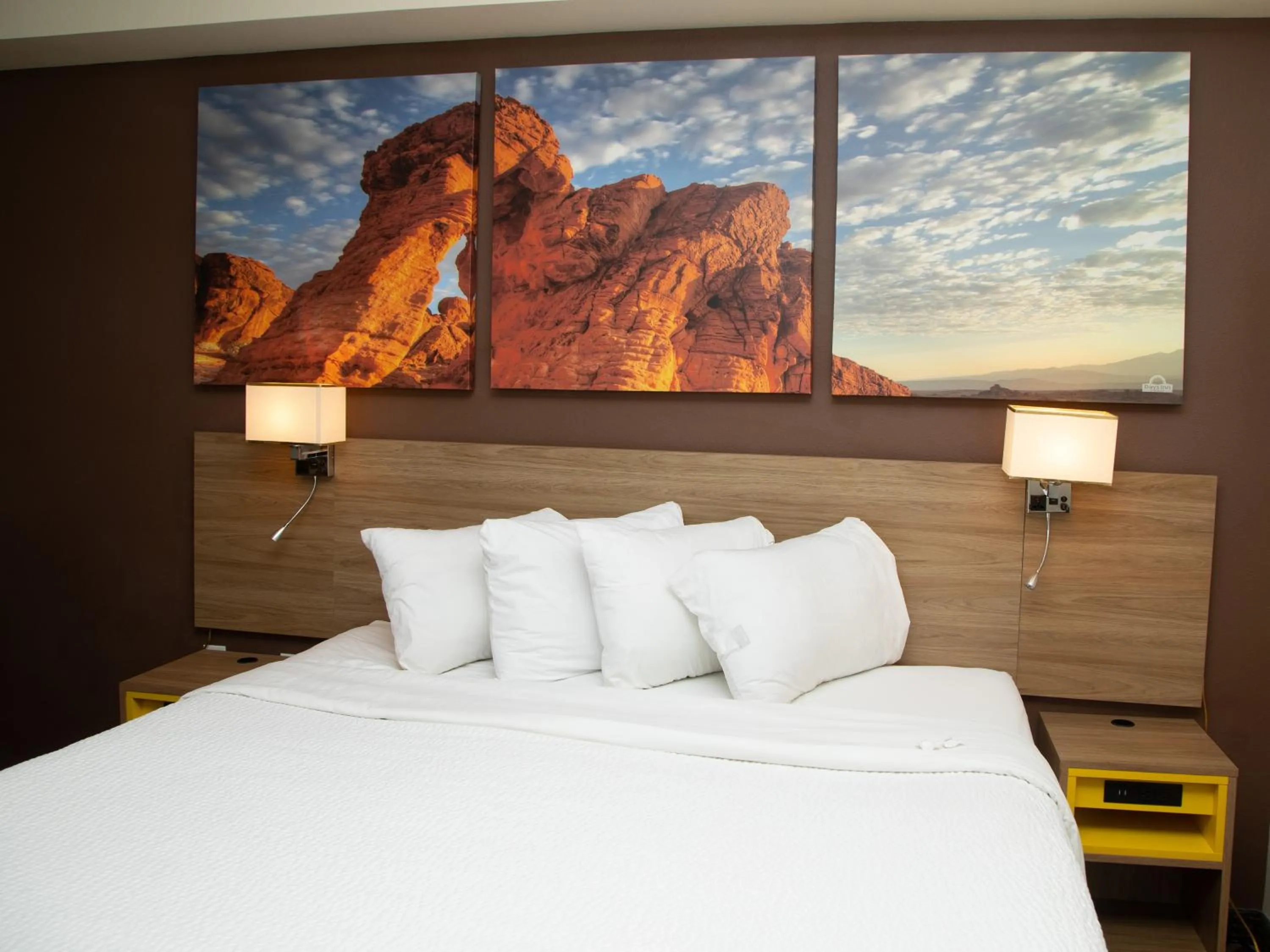 Bed in Days Inn by Wyndham Manitou Springs