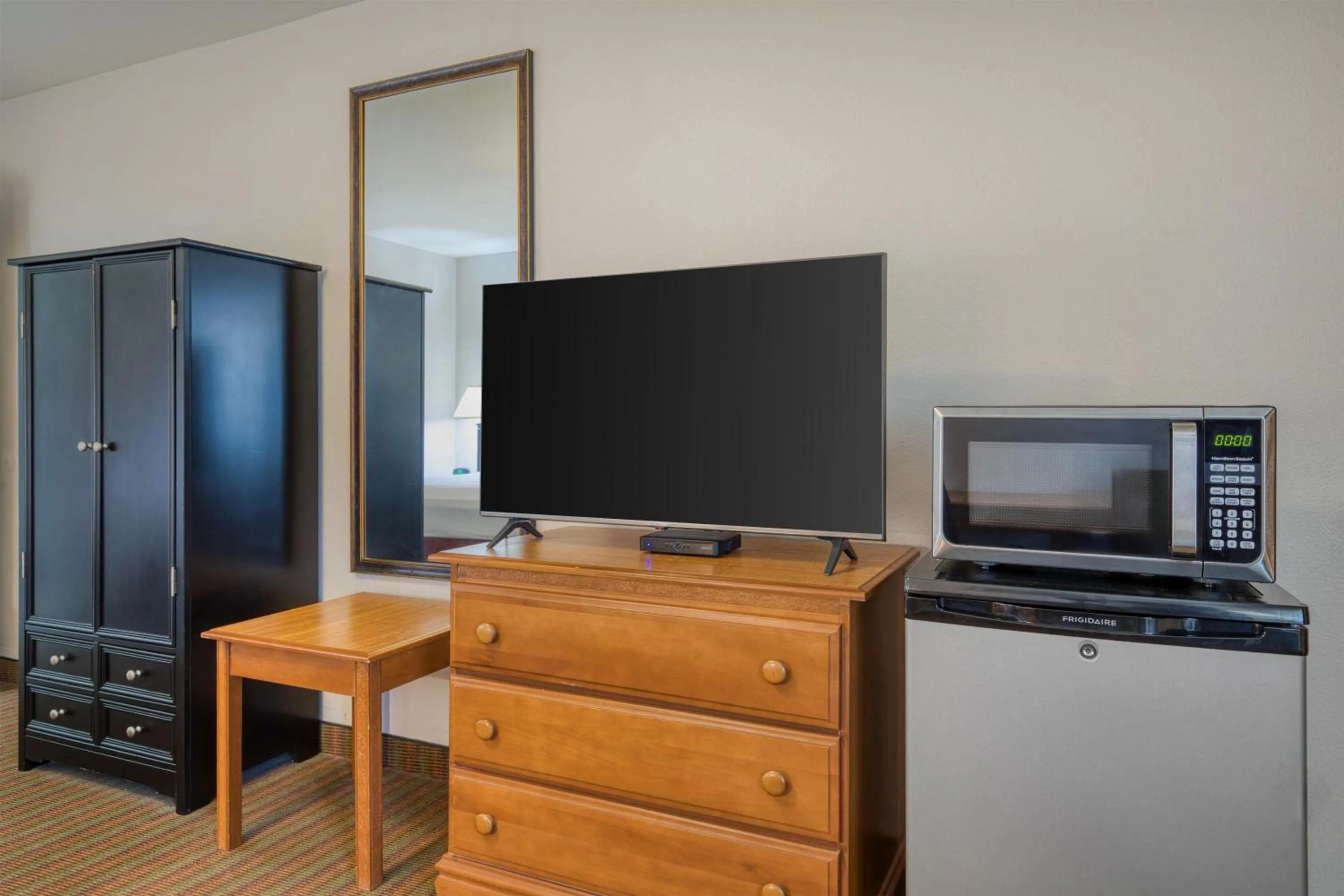 Bedroom in SureStay Hotel by Best Western Leesville