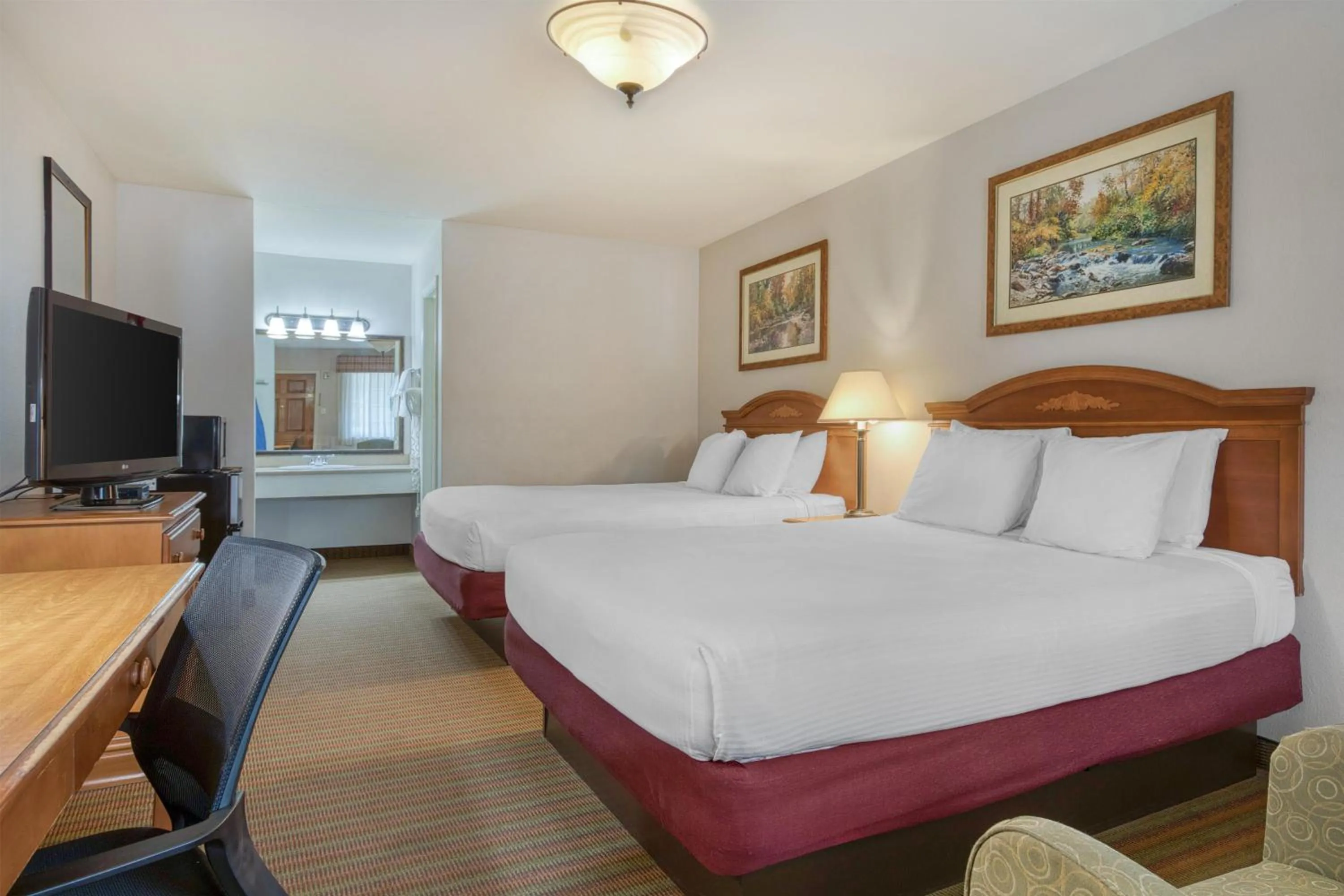 Bedroom, Bed in SureStay Hotel by Best Western Leesville