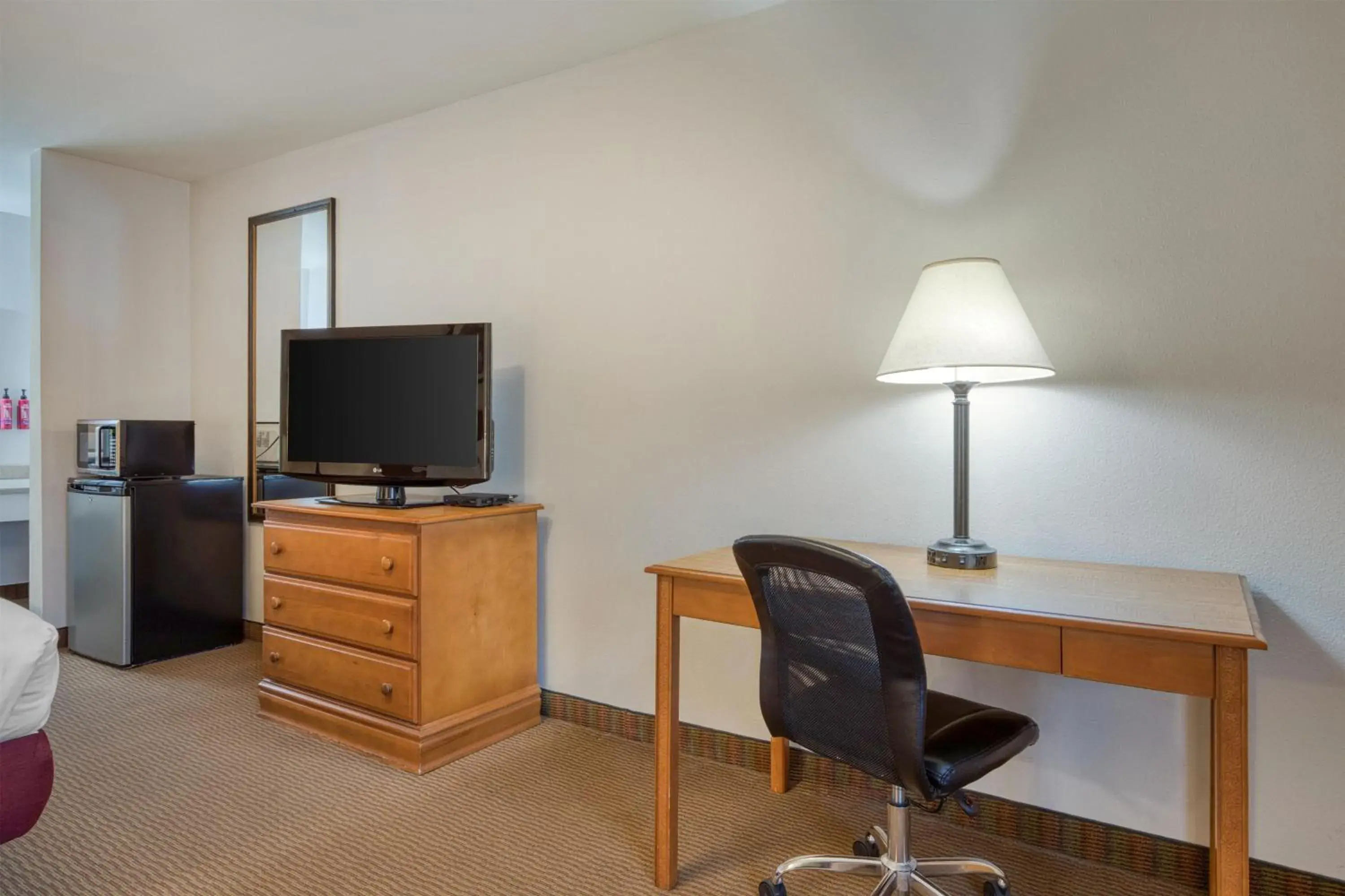 Bedroom in SureStay Hotel by Best Western Leesville Bedroom in SureStay Hotel by Best Western Leesville