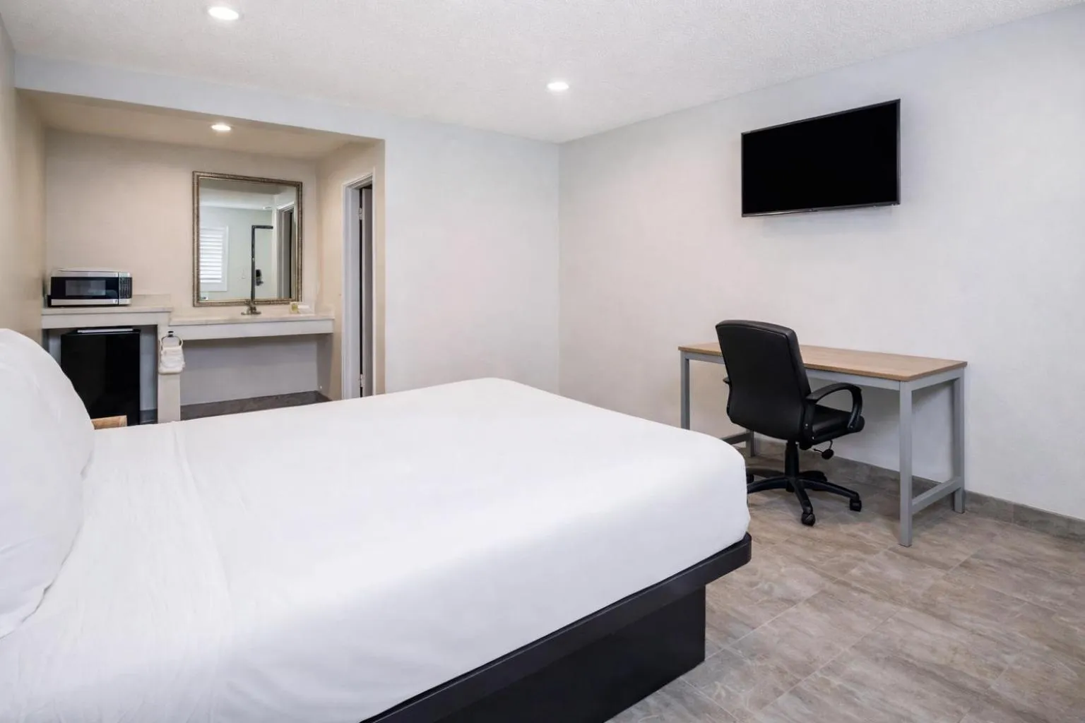 Bed in Super 8 by Wyndham Bakersfield CA Near Airport
