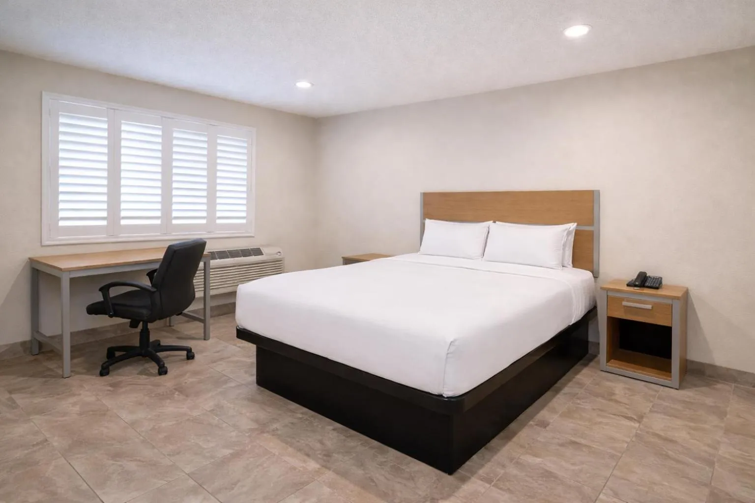 Bed in Super 8 by Wyndham Bakersfield CA Near Airport