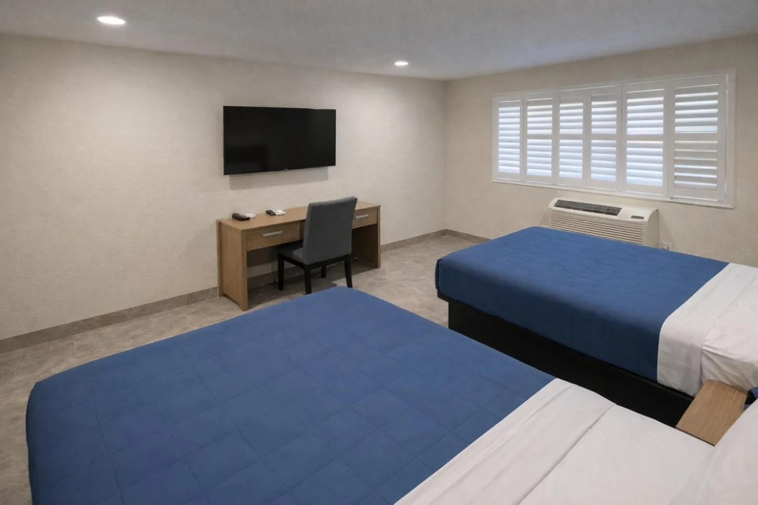 Bed in Super 8 by Wyndham Bakersfield CA Near Airport