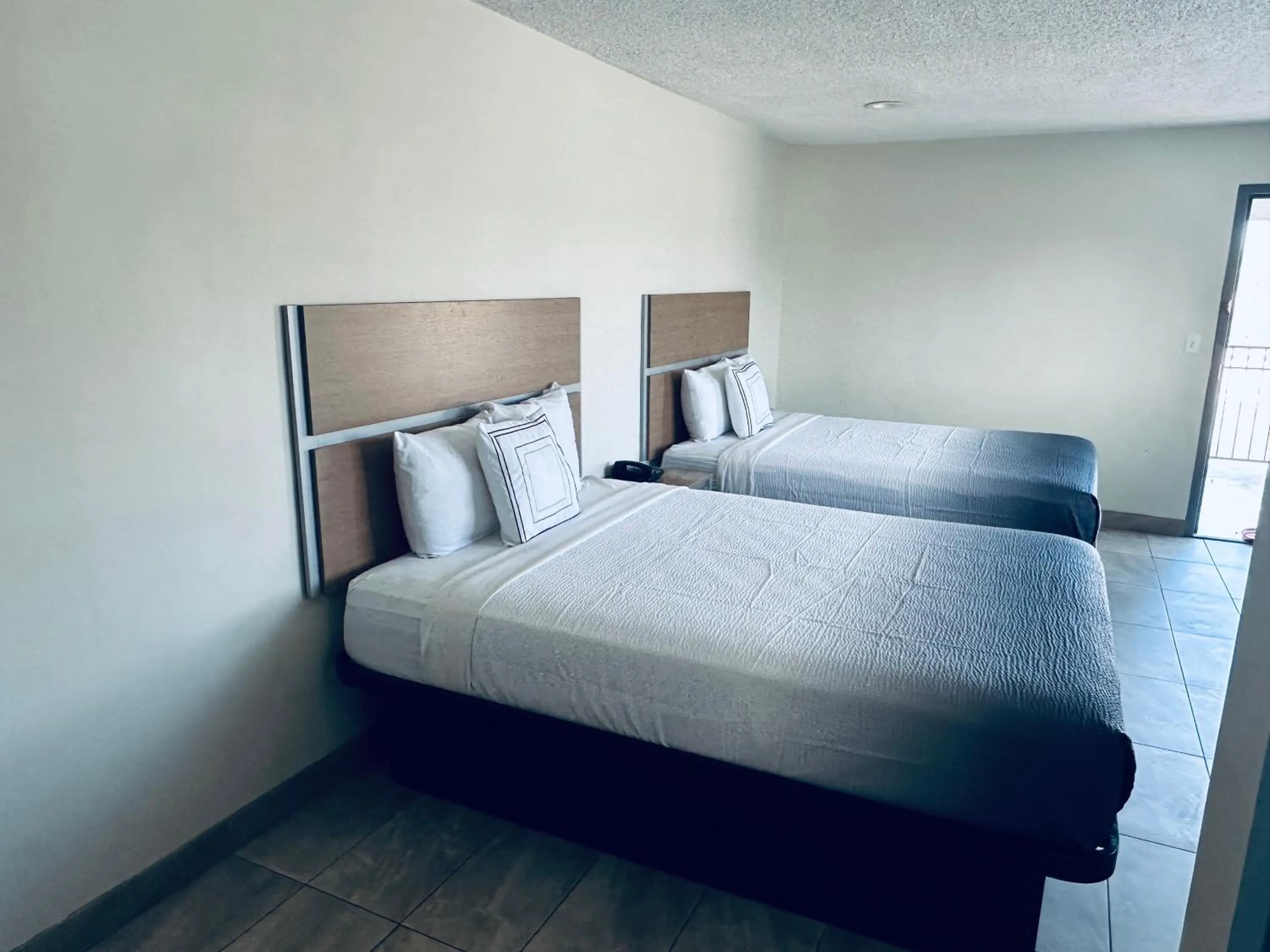 Super 8 by Wyndham Bakersfield CA