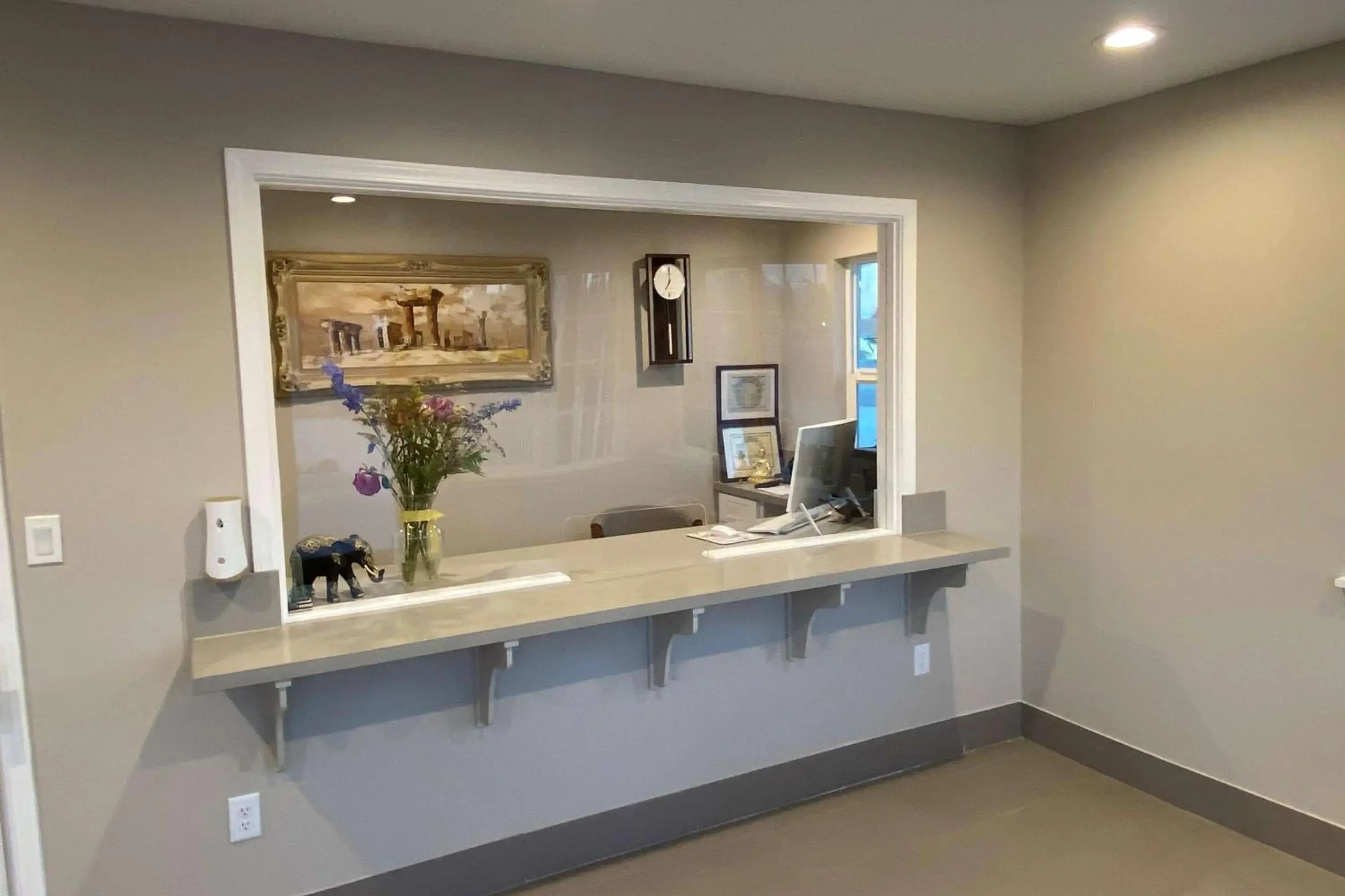 Lobby or reception in Super 8 by Wyndham Bakersfield CA Lobby or reception in Super 8 by Wyndham Bakersfield CA