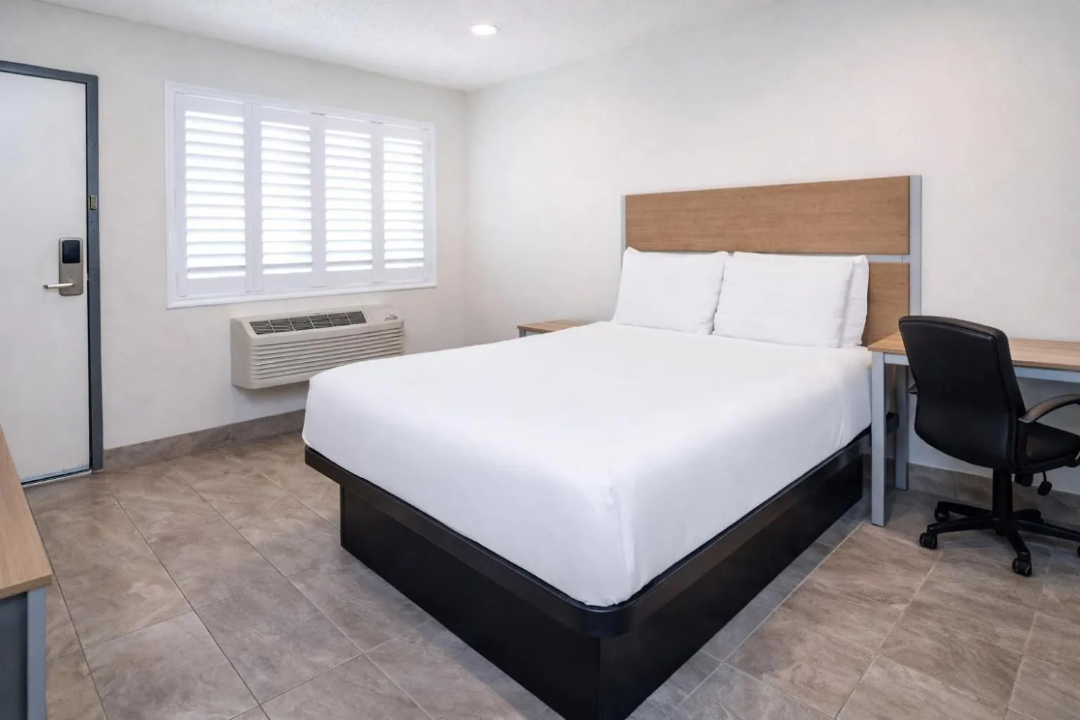 Bed in Super 8 by Wyndham Bakersfield CA Near Airport