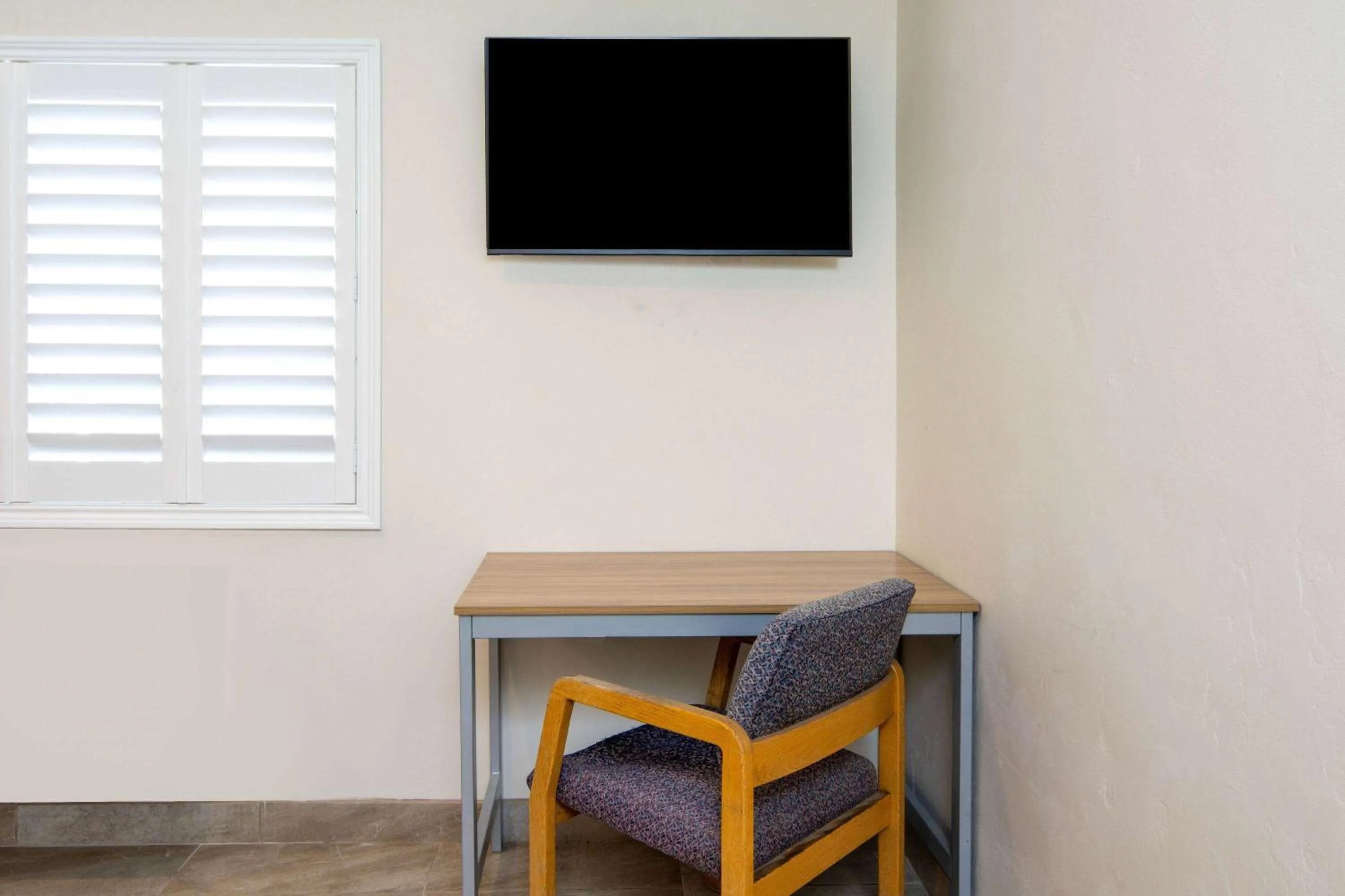 Photo of the whole room in Super 8 by Wyndham Bakersfield CA