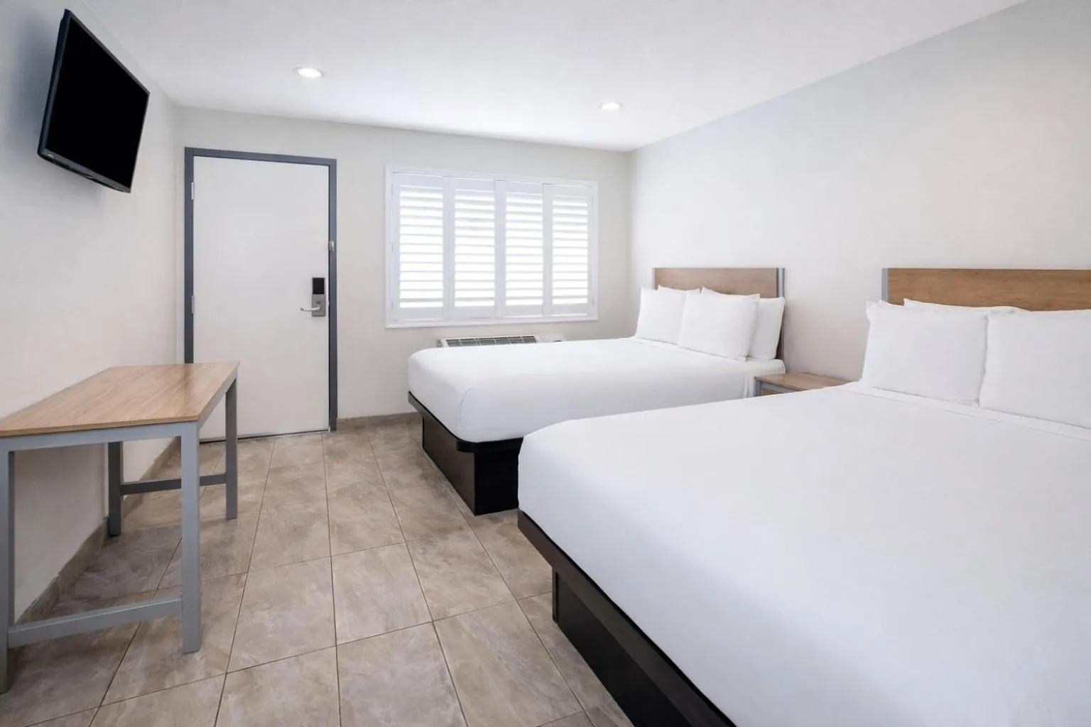 Bed in Super 8 by Wyndham Bakersfield CA Near Airport