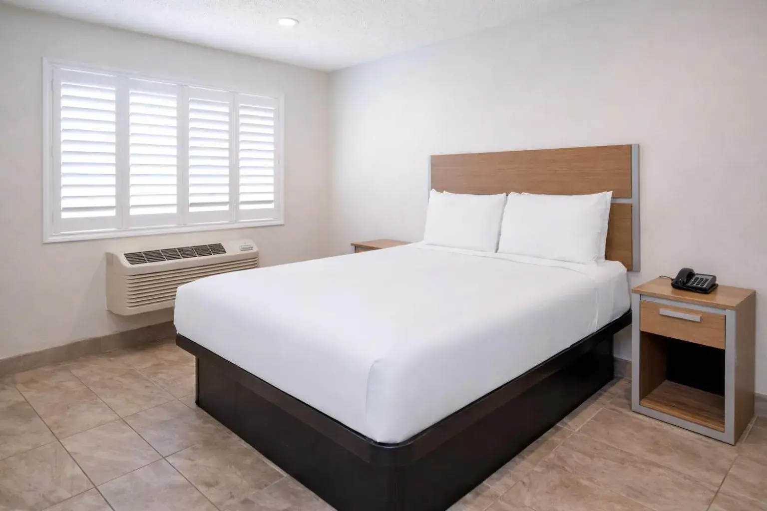 Bed in Super 8 by Wyndham Bakersfield CA Near Airport Bed in Super 8 by Wyndham Bakersfield CA Near Airport